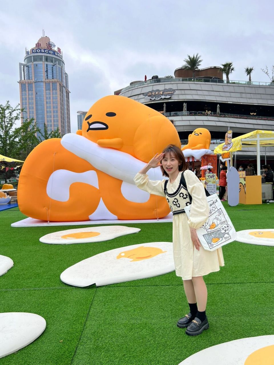 有荡秋千,跷跷板,露营9115滑滑梯还可以嚯奶茶!