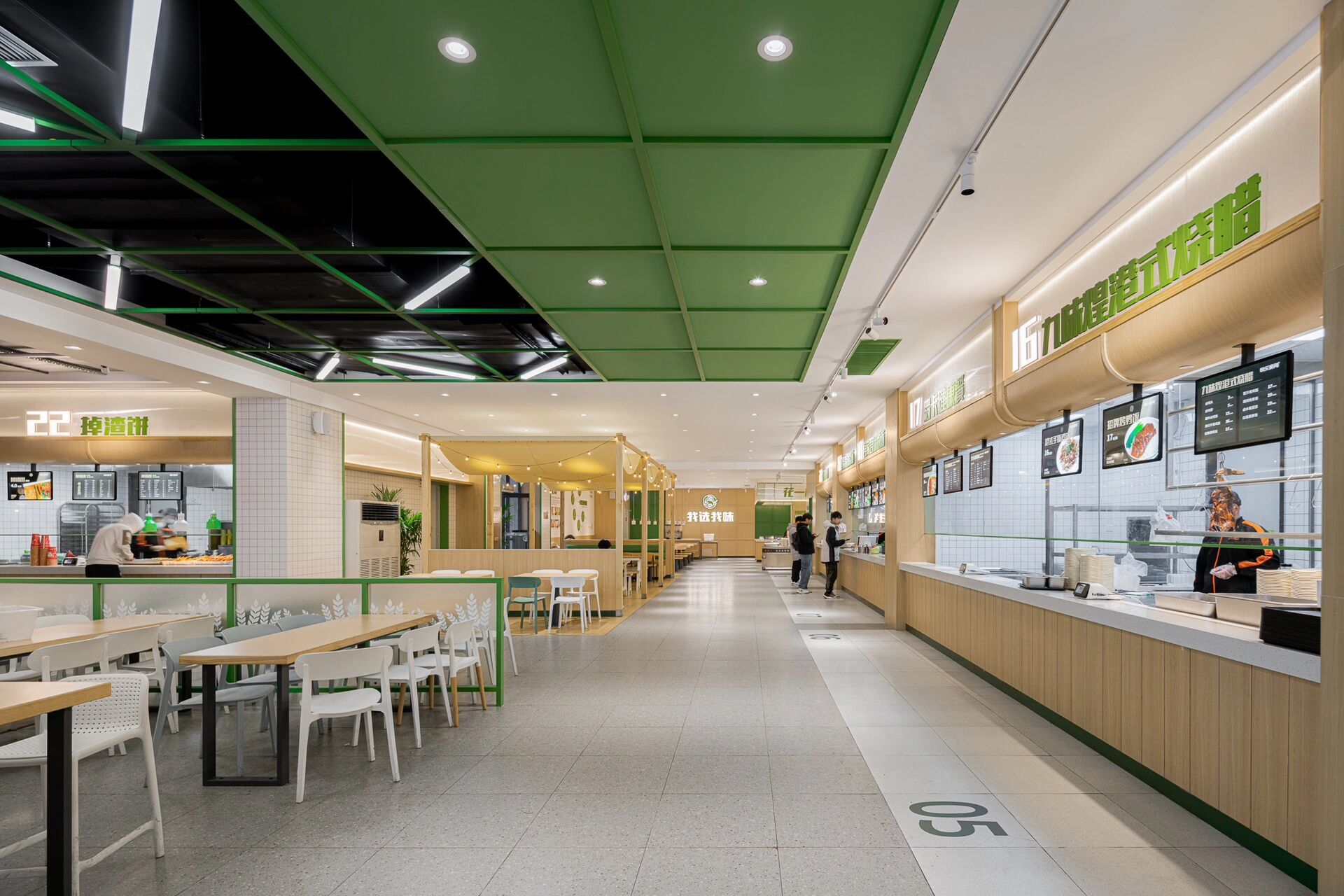 南京河海大学(江宁校区) 南京河海大学(江宁校区)内新装修的食堂,各类