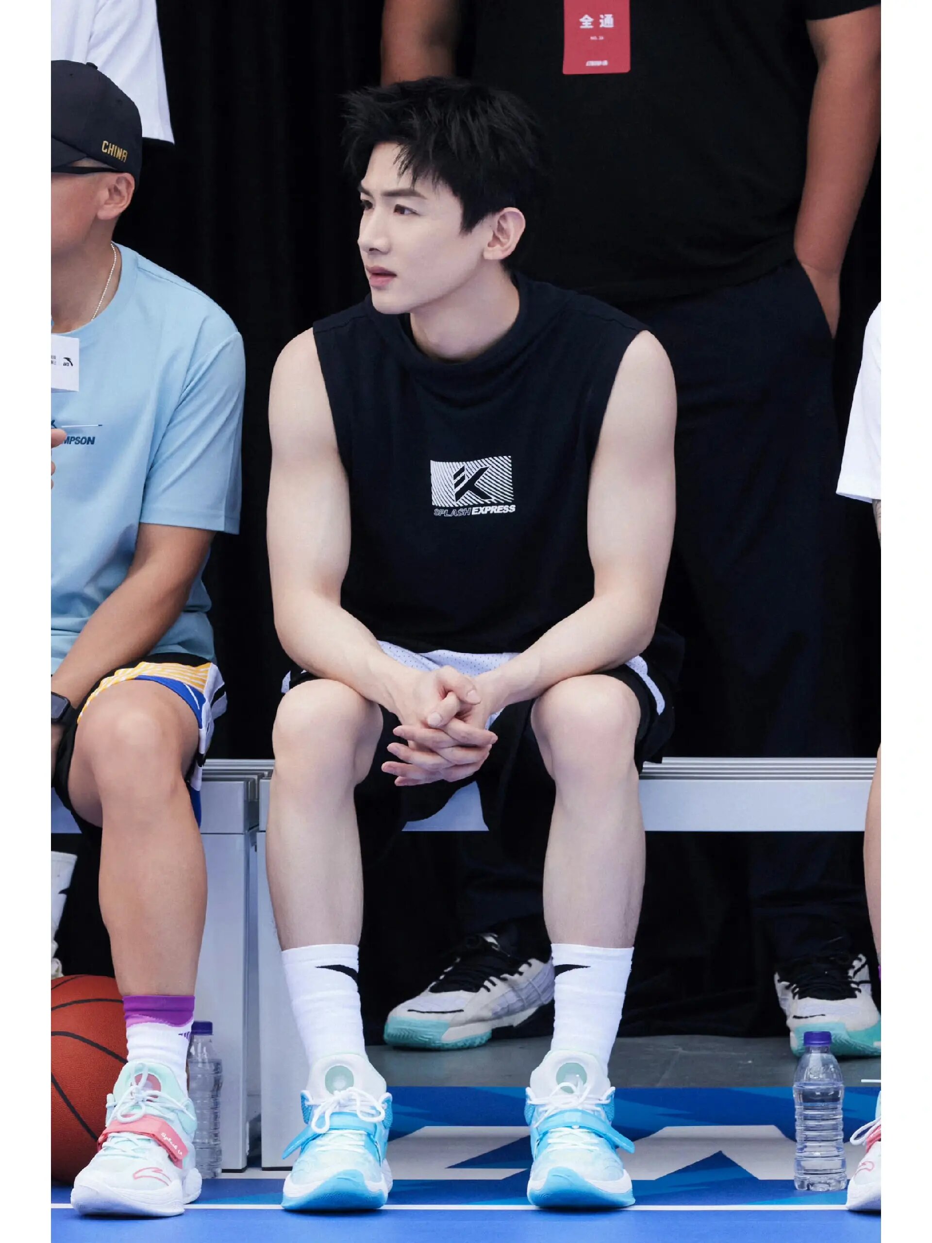 白敬亭打篮球穿搭92有颜有肌肉94