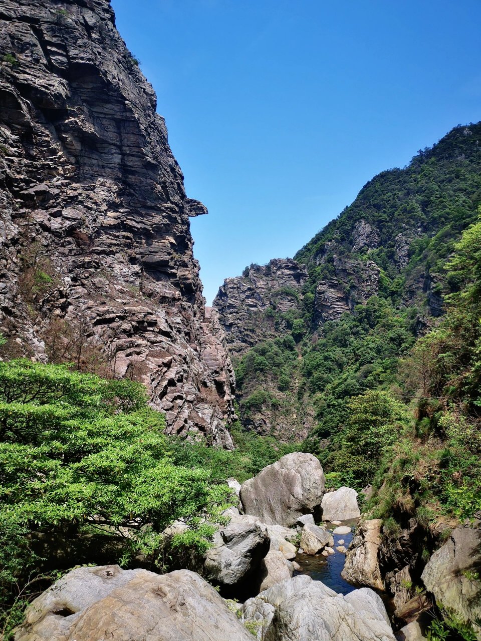 庐山石门涧 一个非常小众景点,得名于铁船峰和天池峰之间组成的石门
