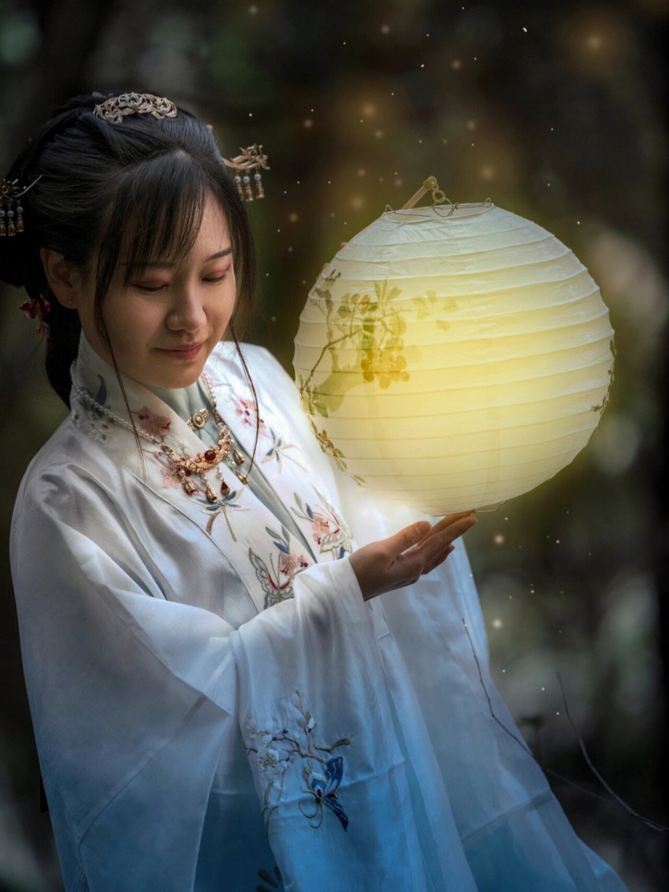 汉服拍照不能错过的氛围感提灯笼.