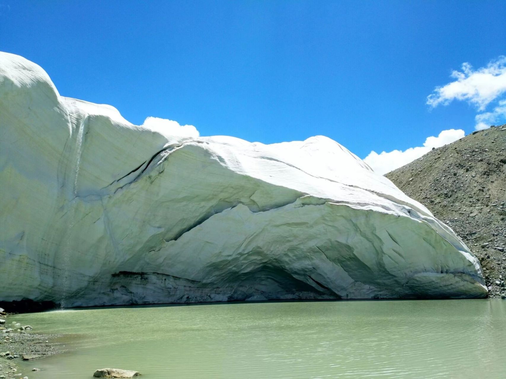 慕士塔格冰川公园 慕士塔格冰川公园正式开始收费了,代表着景区正式