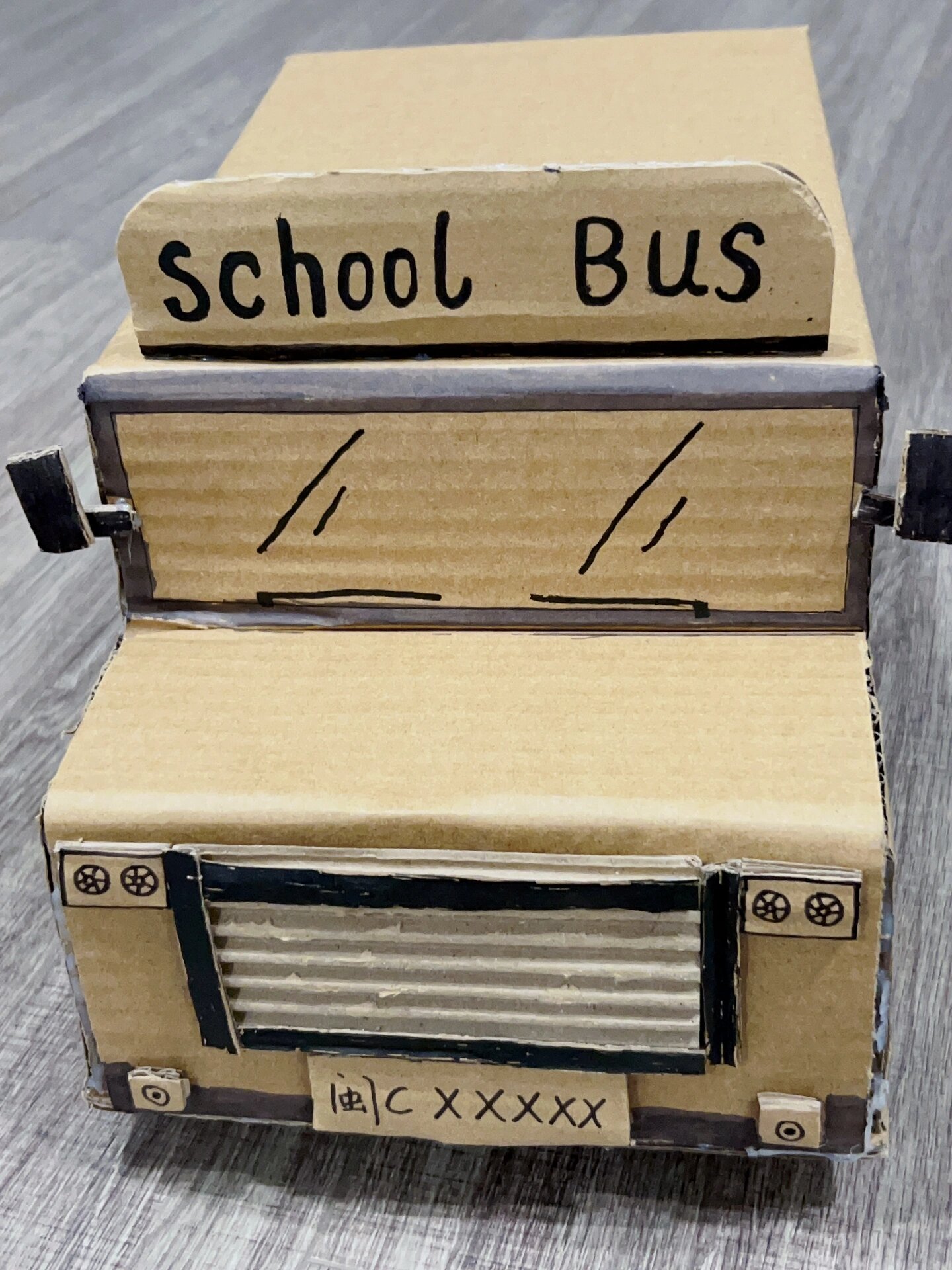 幼儿园亲子作业——用废旧材料做小汽车