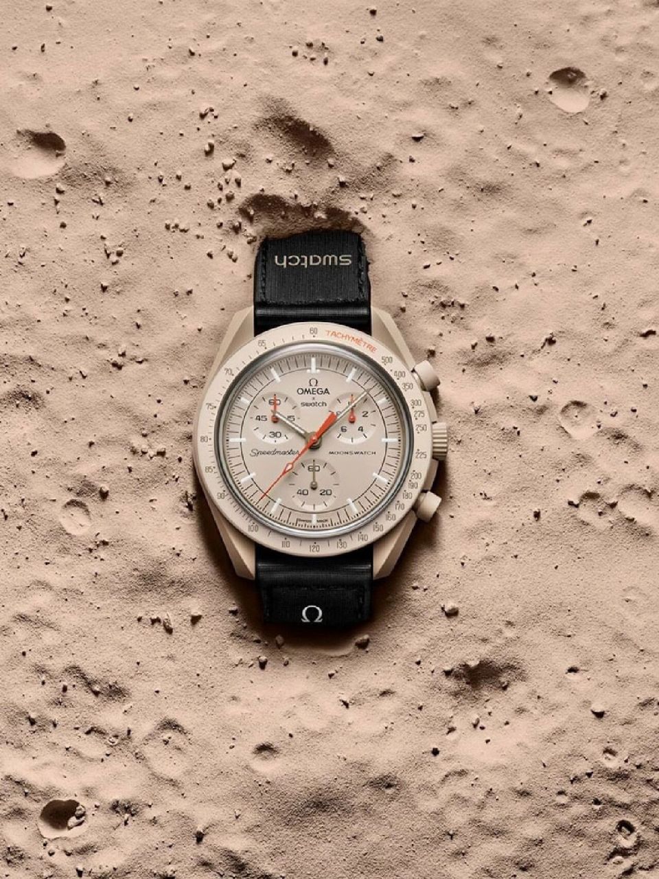 omega x swatch 联名款发售 年轻人都能买 看似完全没关联的两个品牌