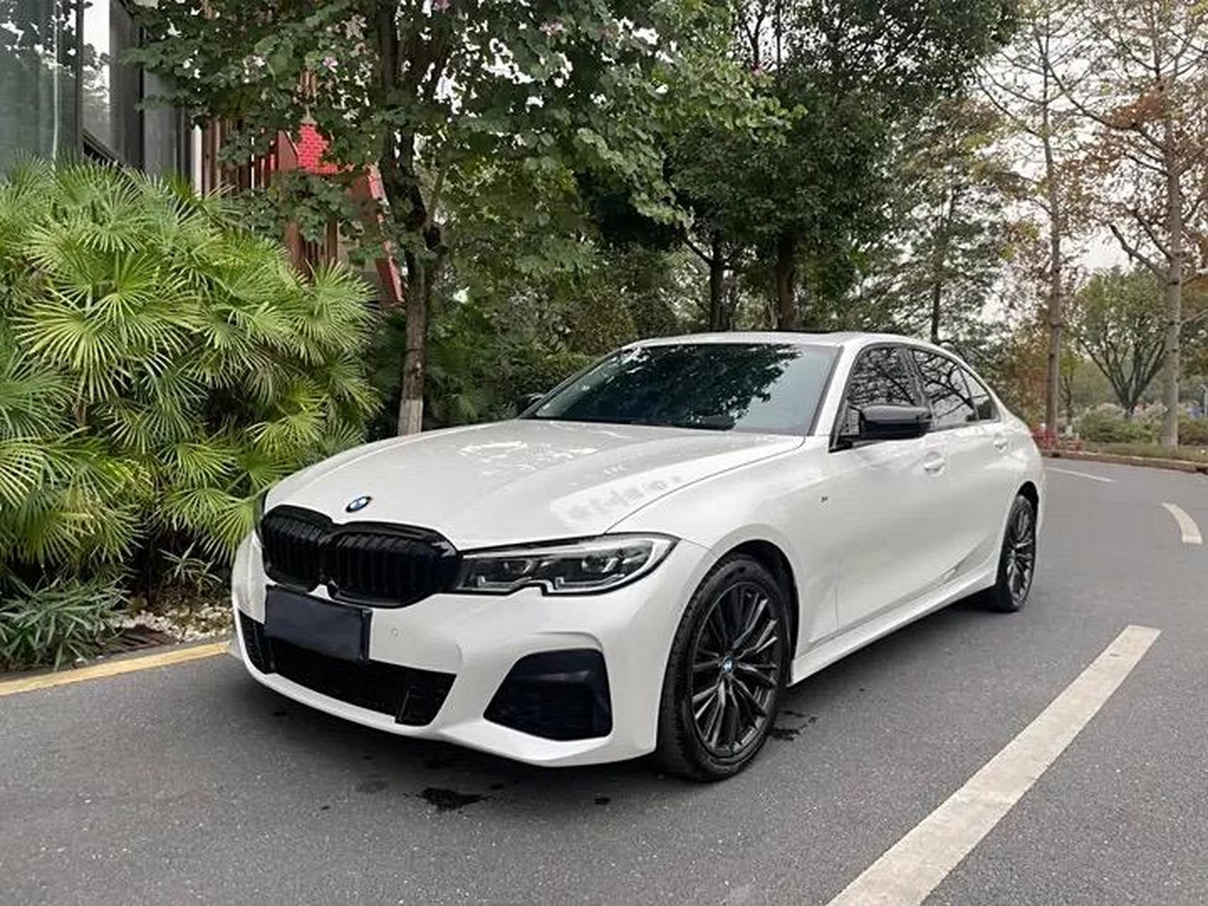 宝马3系 2021款 325li m运动曜夜套装 表显里程4.