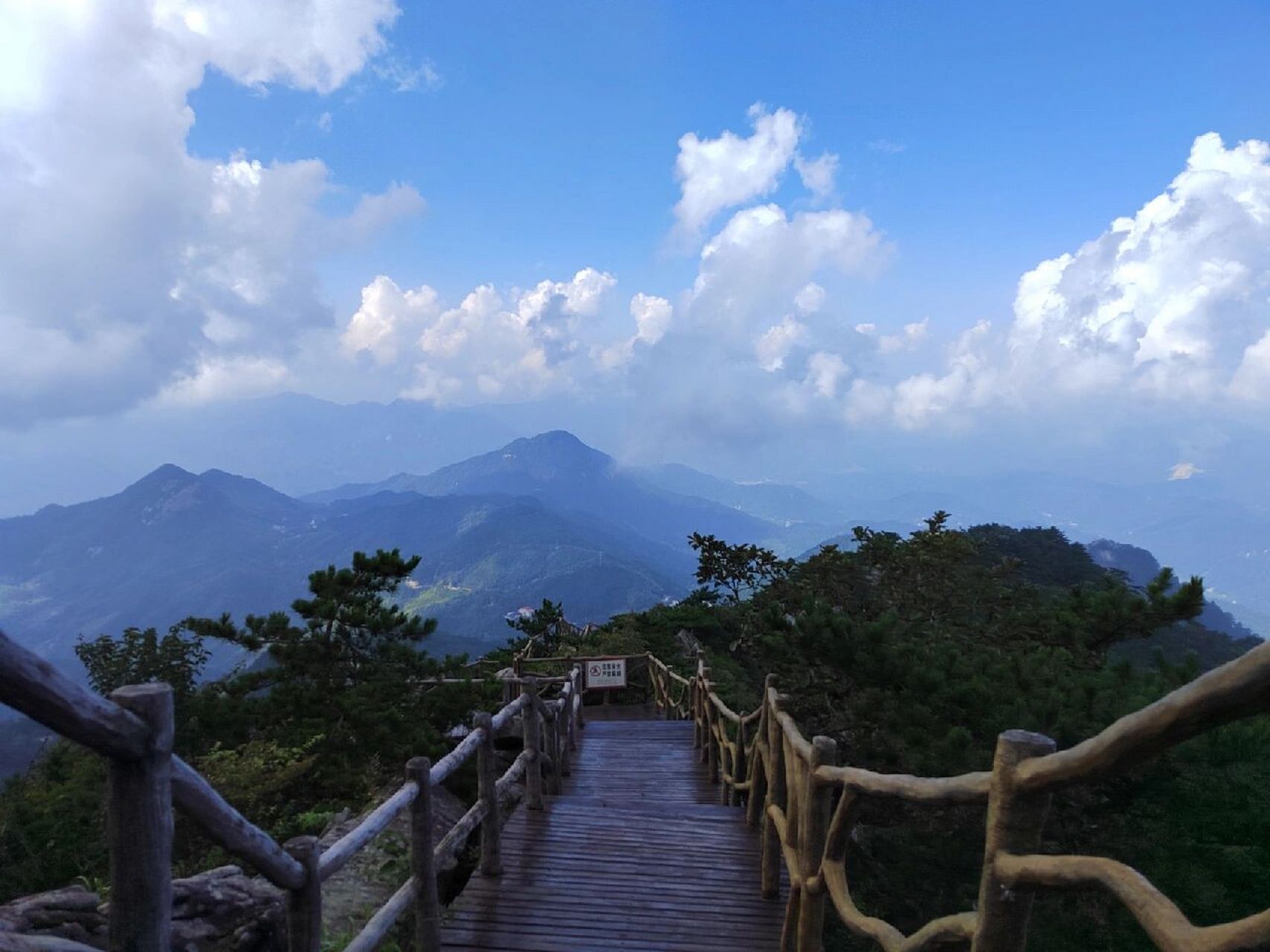 5小时 薄刀锋景区位于湖北黄冈罗田大别