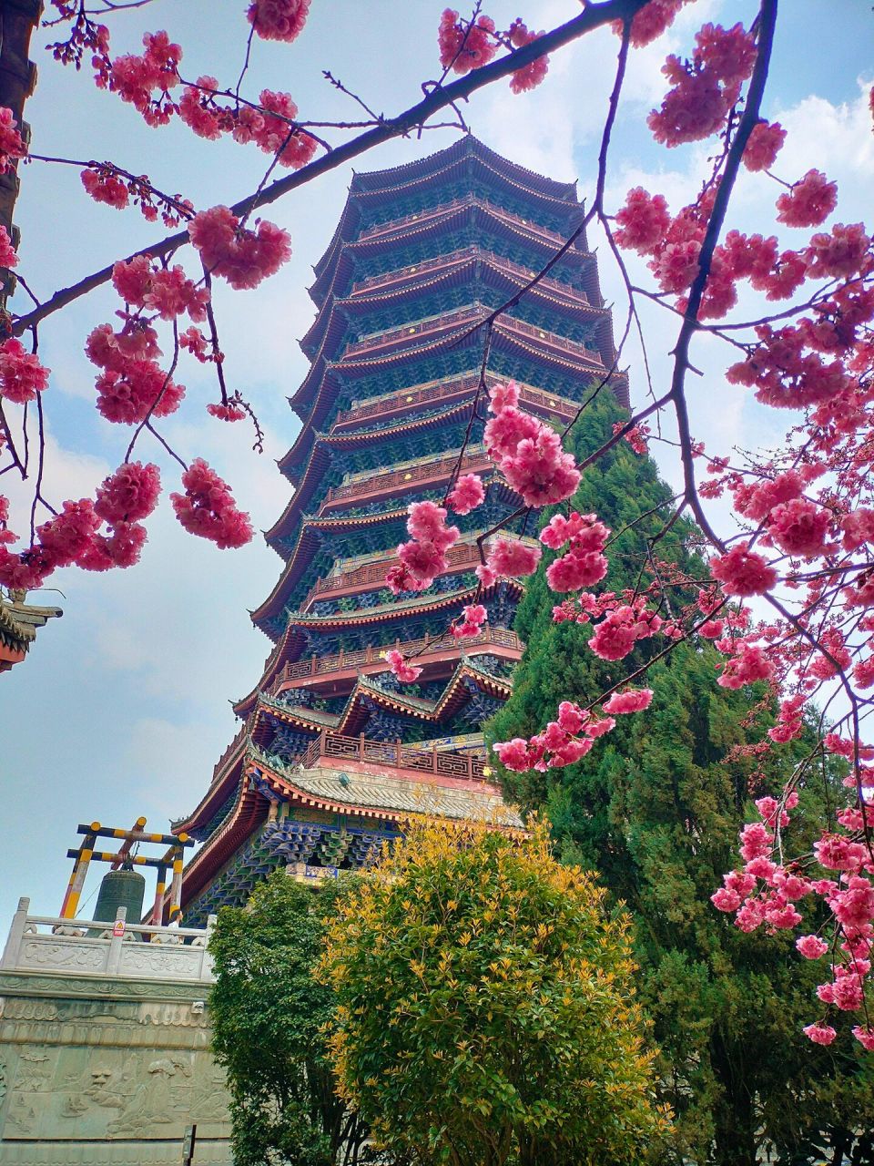 寥廓山原名妙高山,曲靖城西南一公里处,距离近,出行方便2.