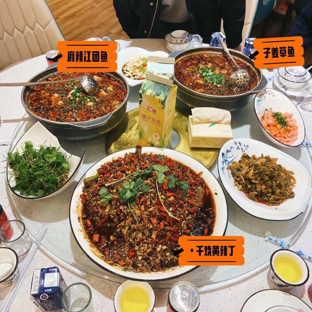 堰坝鱼庄 排队都要吃的鱼庄 堰坝鱼庄是汉中老牌鱼庄了 和银河鱼庄