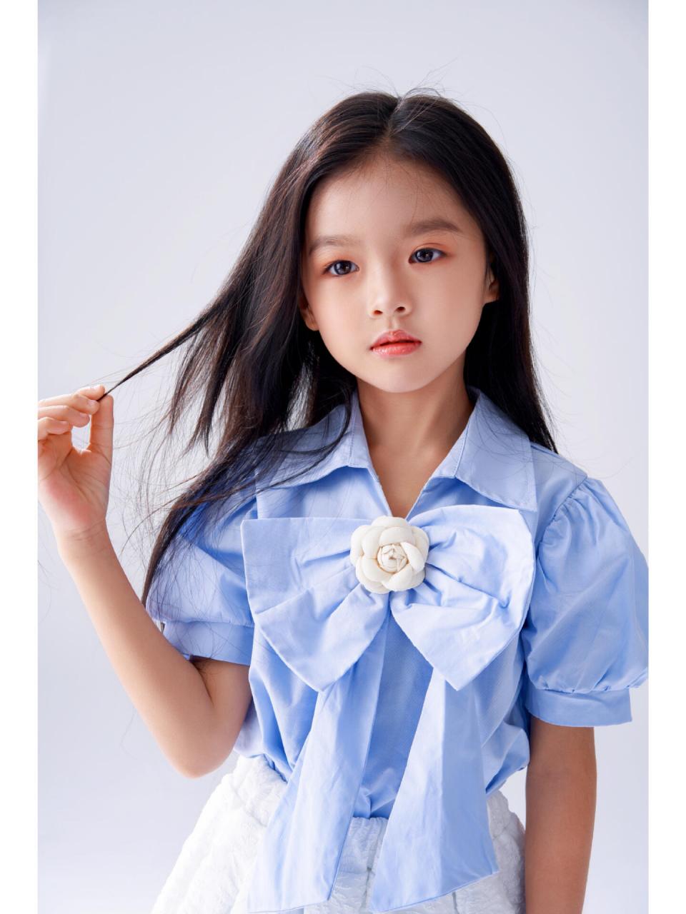 蓝眼睛的小女孩出片啦～ 从小拍到大的小女孩儿 时隔两年我们再次为
