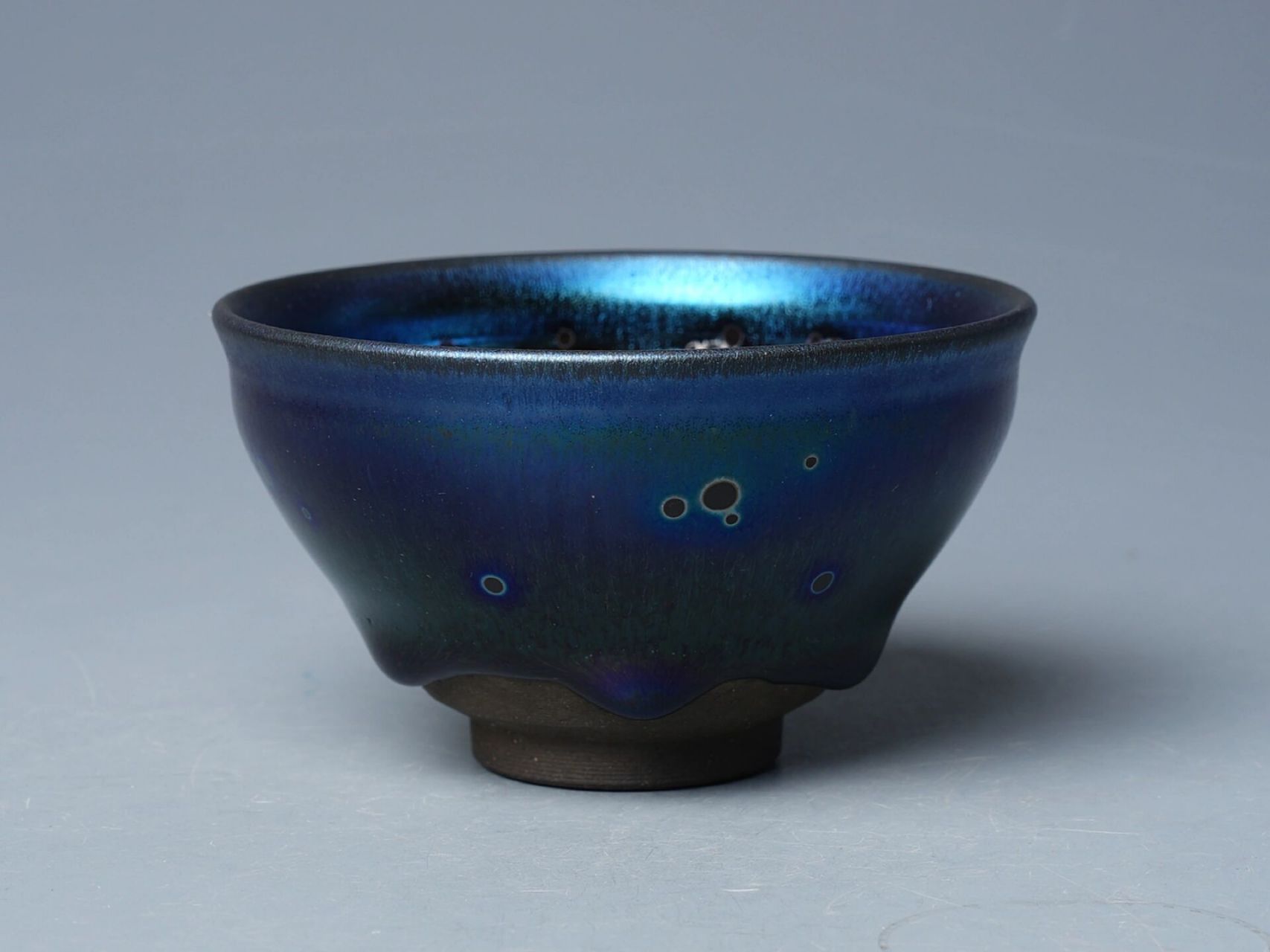 建盏釉色分类之曜变天目建盏,盏中宇宙 与"油滴"一样,"曜变"一词亦