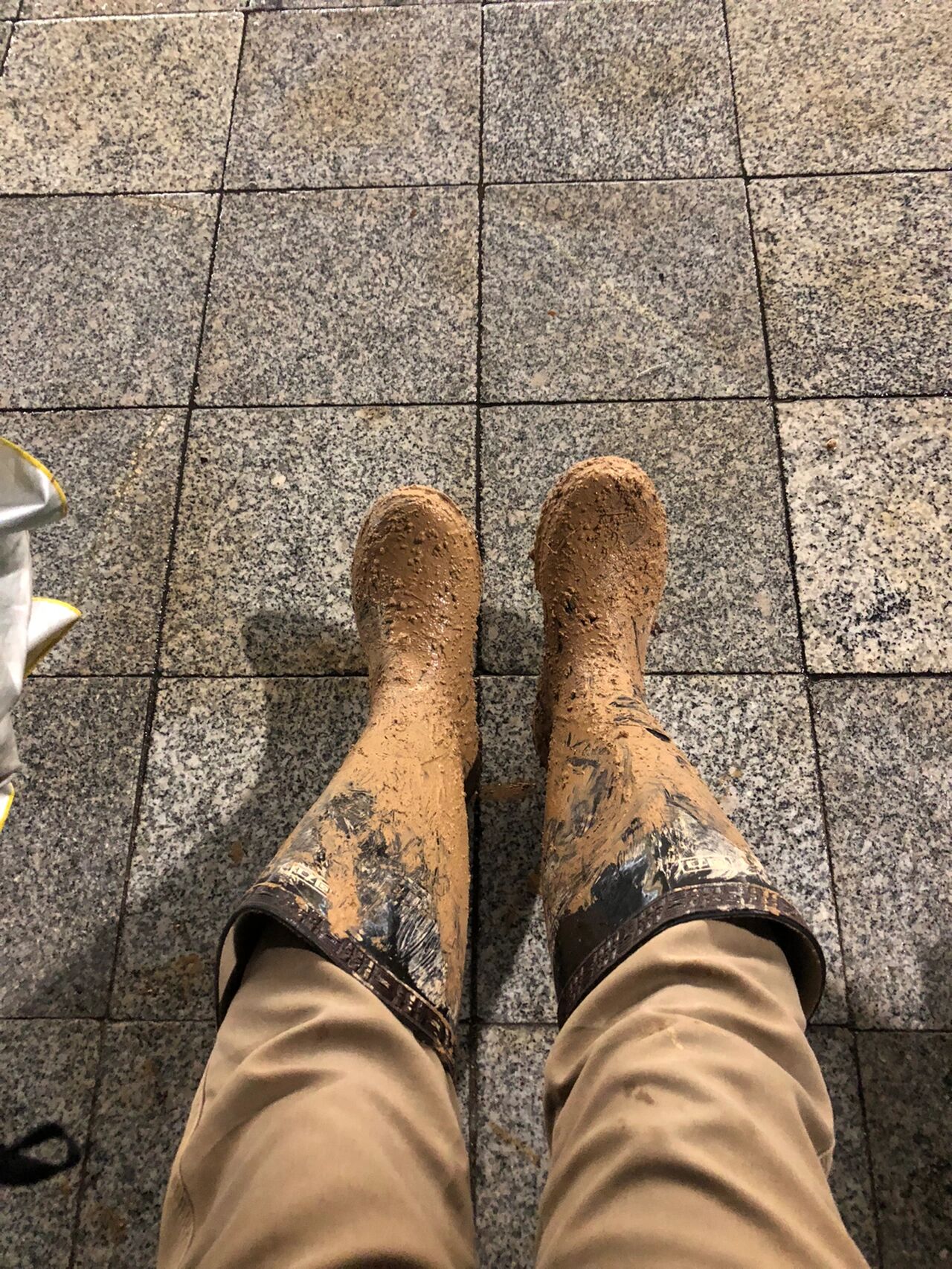 买了一年多的回力wq2a雨靴第一次变成泥靴