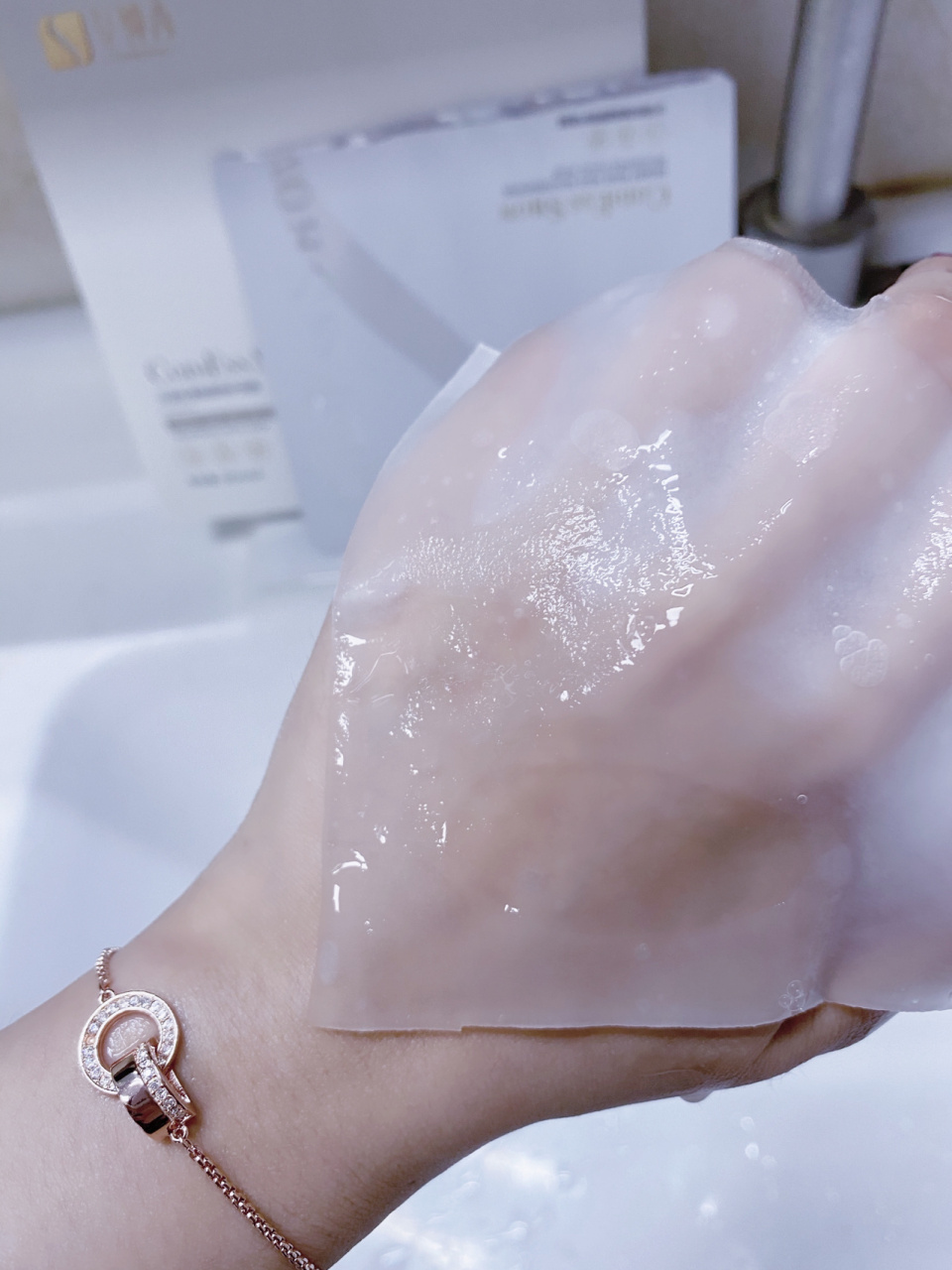 最近入的一款国潮品牌女神秀的沙漠玫瑰焕颜修护面膜 不得不说膜布真