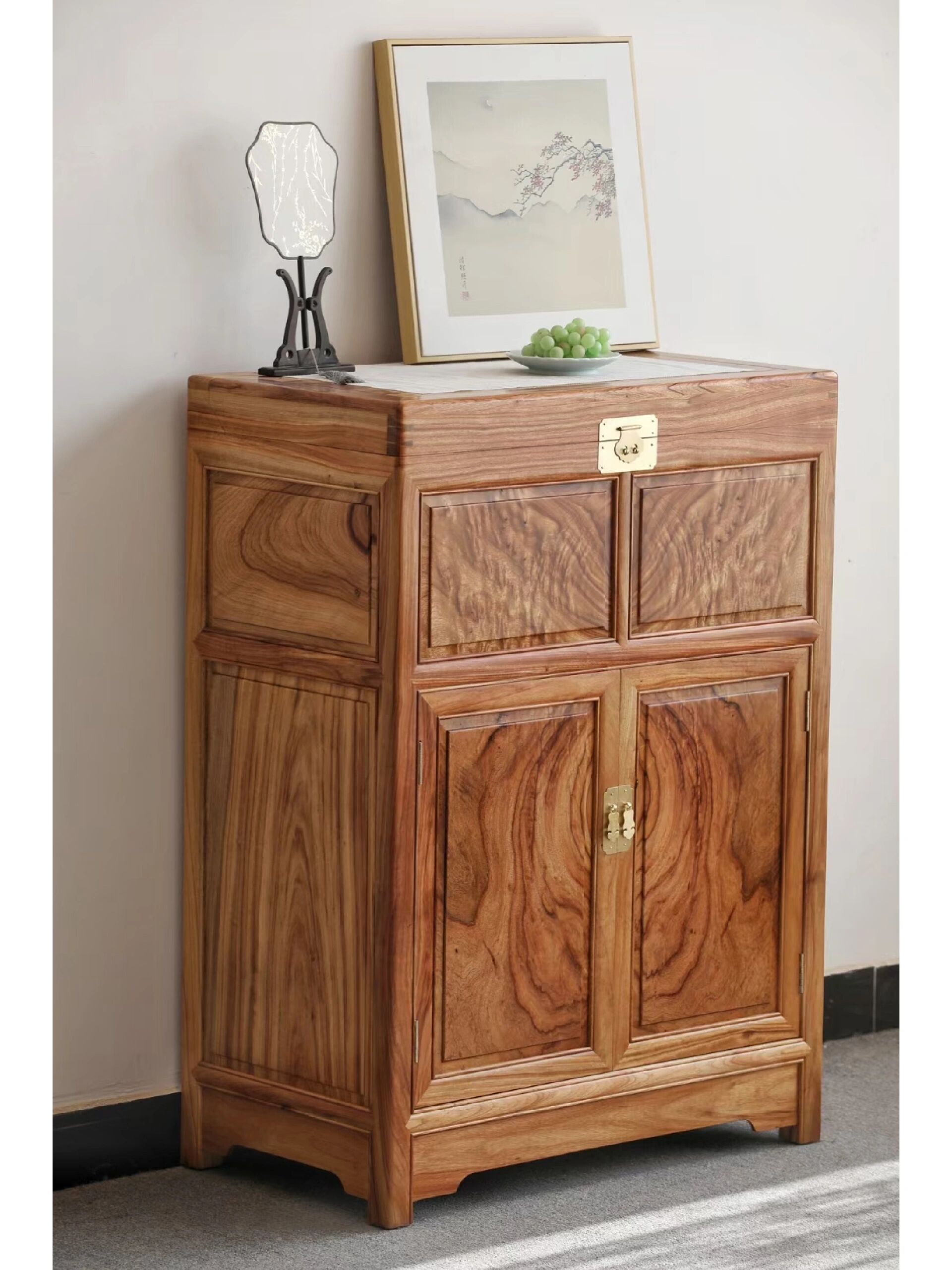 香樟木斗柜真不能放卧室吗?