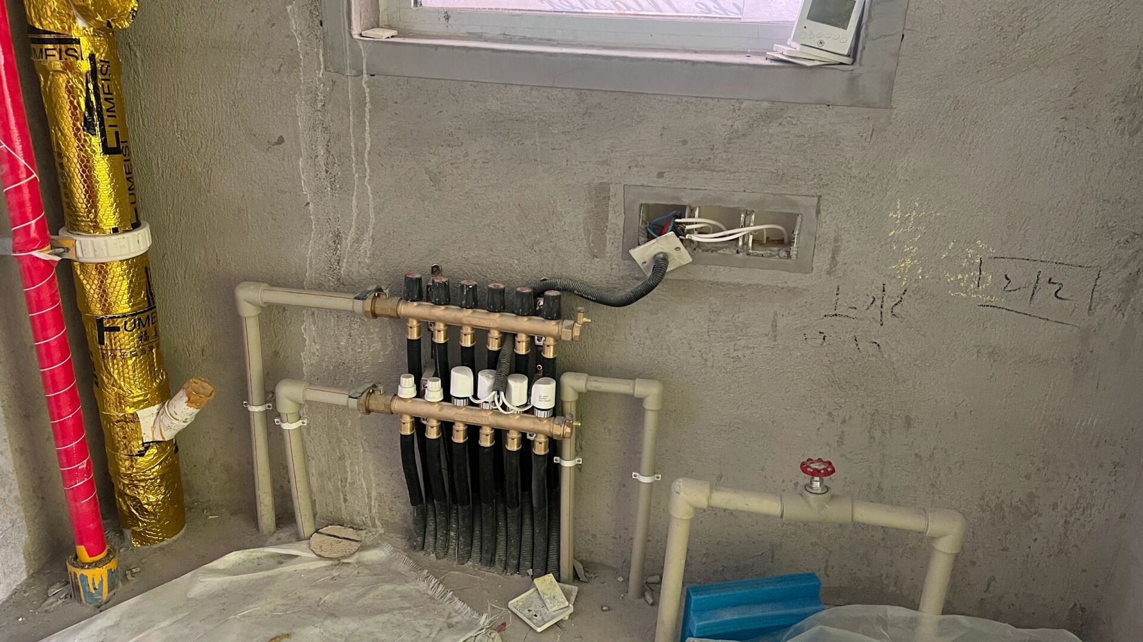 开发商自带的地暖分水器有必要换掉吗 今天来增加地暖的师傅说开发商