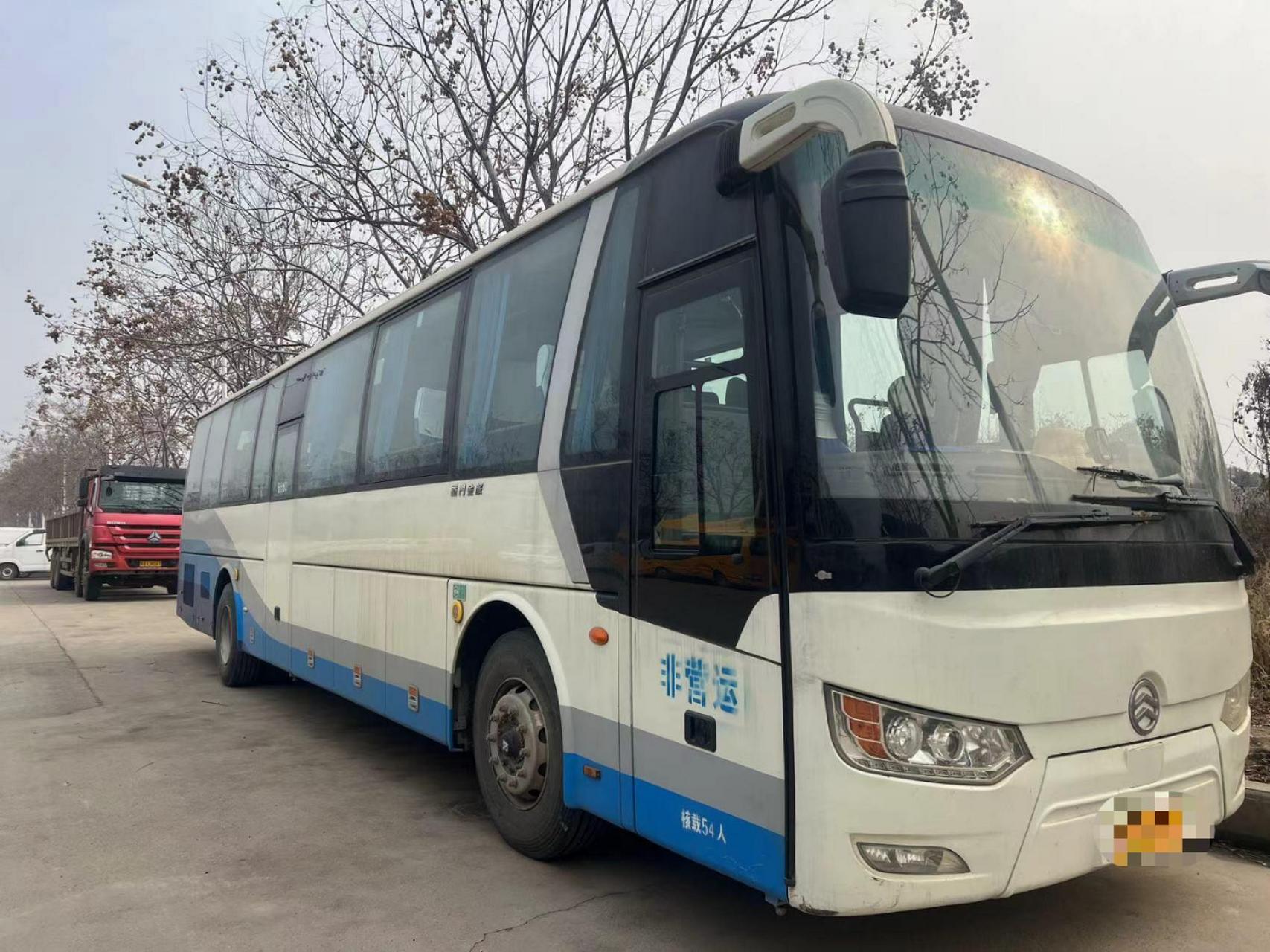上货,19年54座,金龙客车非营运,单位车.国5排放,4万多公里.