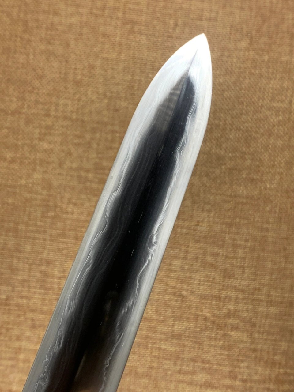 之一的吕洞宾,当年剑斩白色就是这把 哈哈,自己做的,全长103,牡丹宝剑