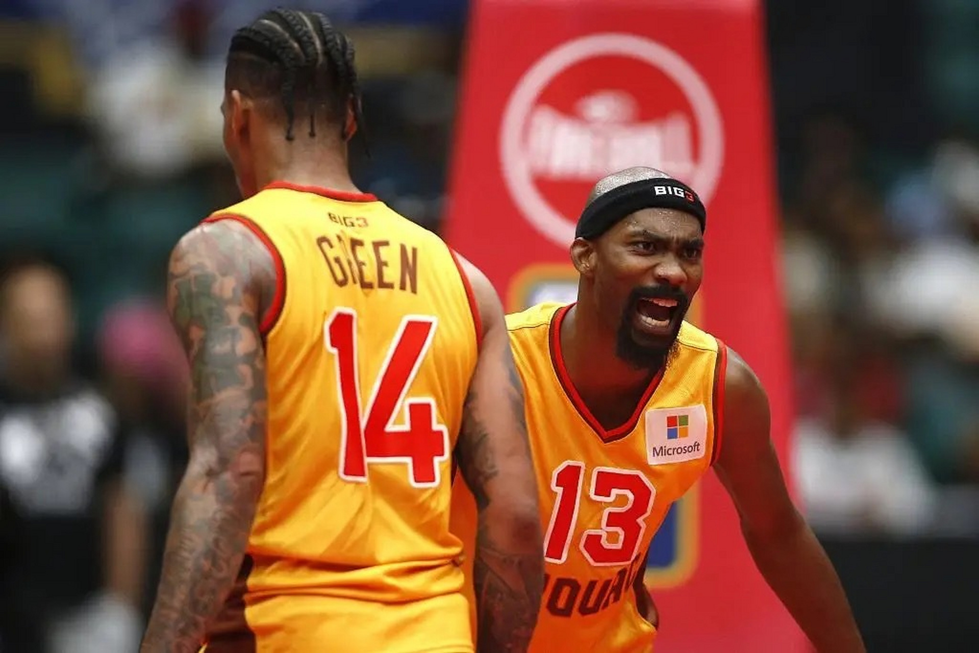 "连长"布鲁尔和"休城之子"格林联手拿下big3联赛冠军,两人都是有名的