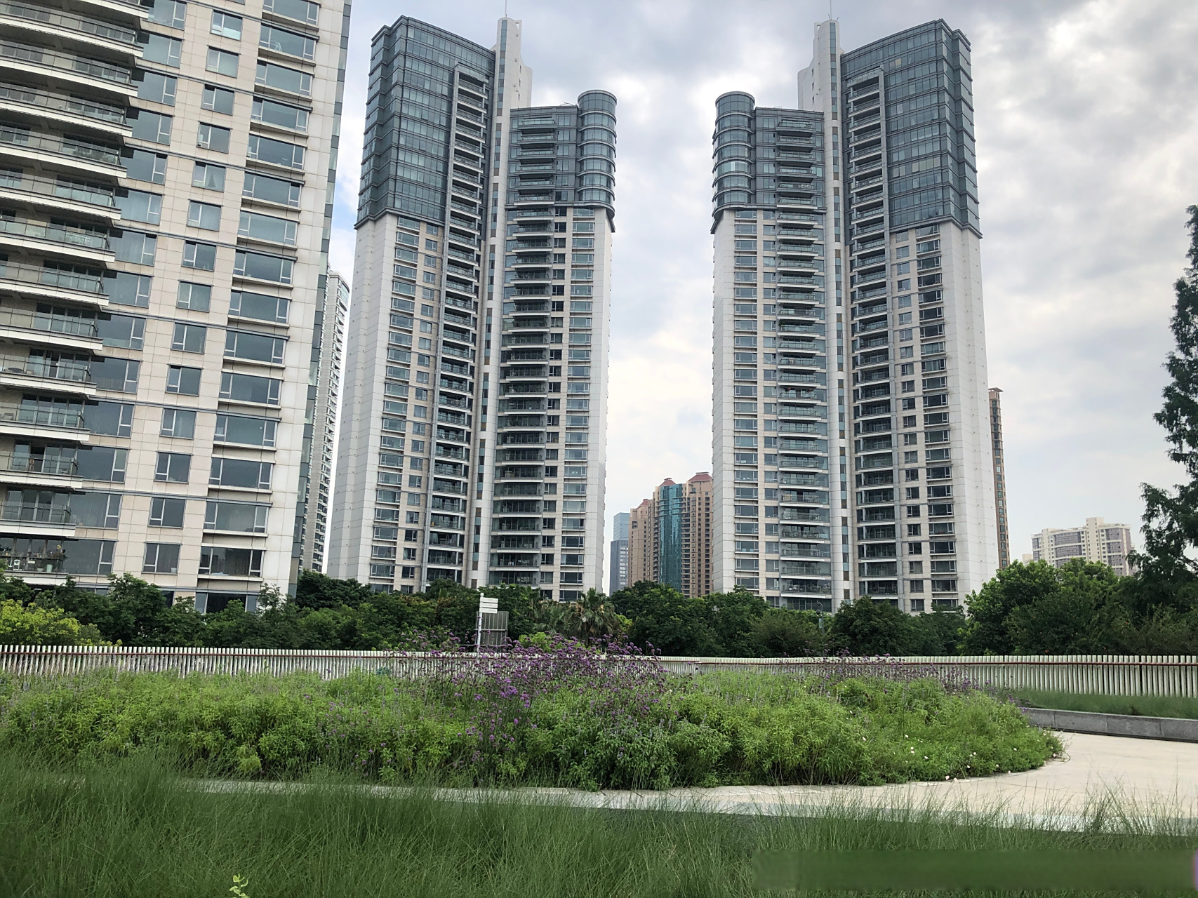 就是这个小区,中粮海景 壹号,一套总价1.