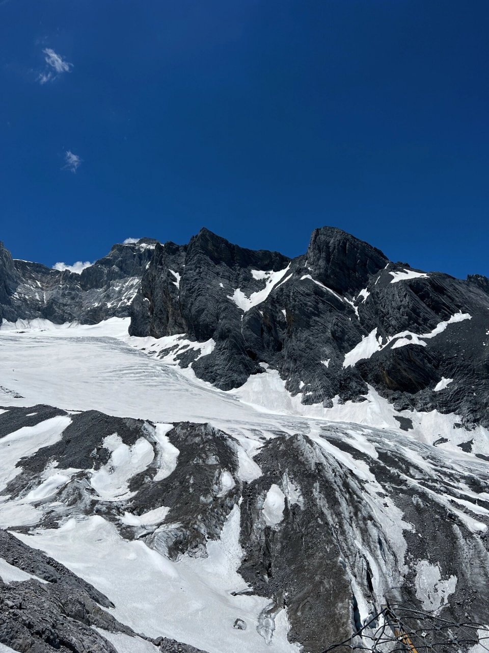 云南玉龙雪山|景色极美 白色鸟硬壳和雪山完美搭配