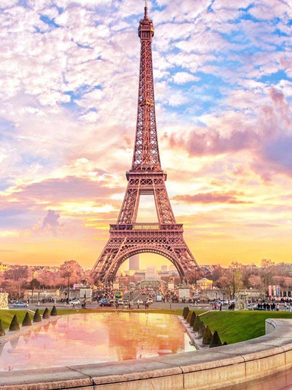 法国—埃菲尔铁塔丨旅游攻略 82埃菲尔铁塔矗立在法国巴黎战神广场