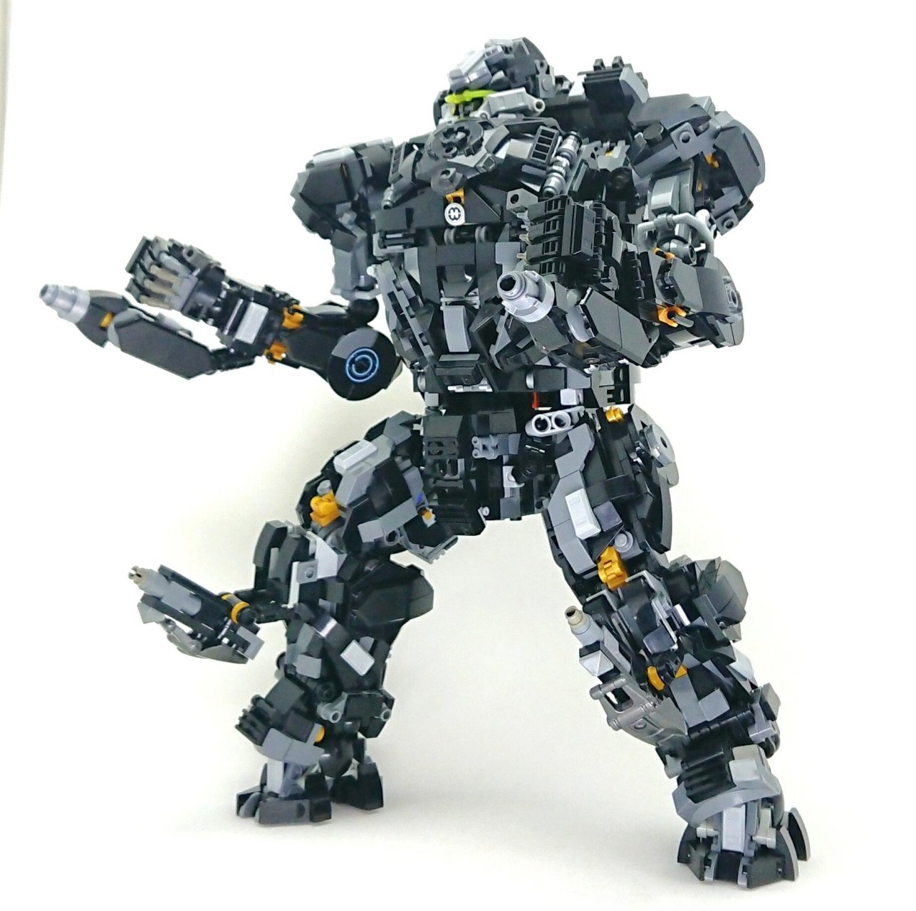 黑色的大型乐高载人机甲moc 大家好~今天给大家分享的是kumarkey的