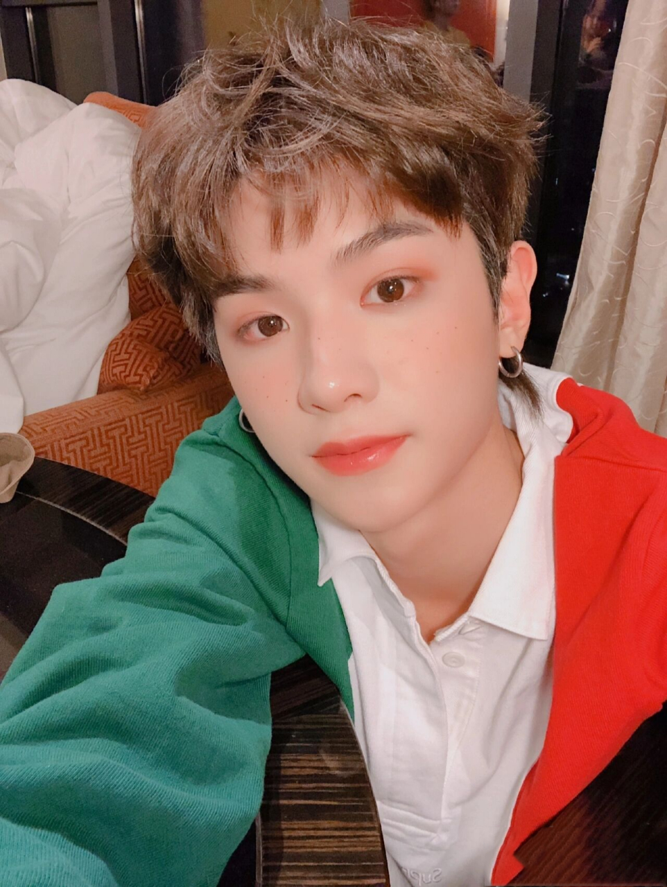 黄明昊自拍大赏 奶狗天菜 姐妹们有最喜欢的黄明昊自拍吗 我最喜欢第