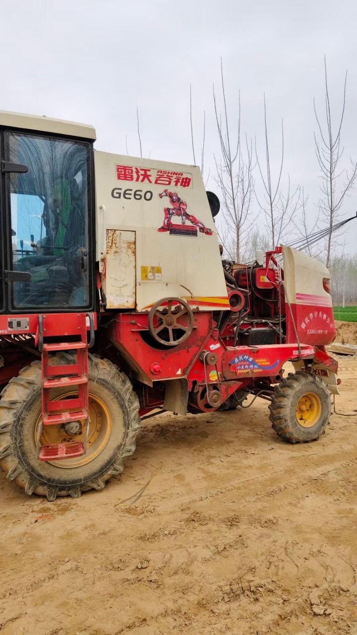 个人一手雷沃谷神ge60没出过远门原车轮胎看胎花就知道出没出过力,到