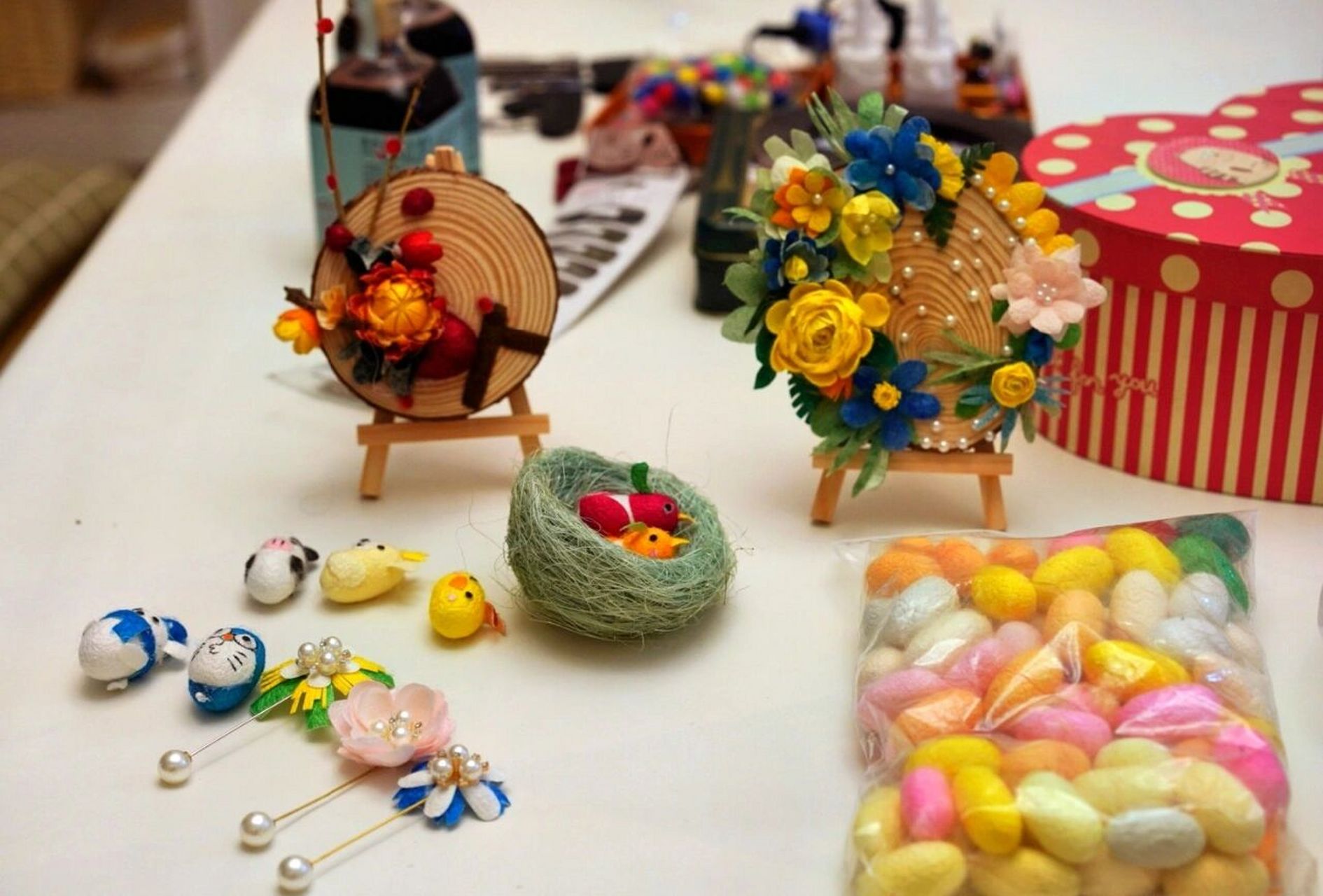 友行手工社 彩色蚕茧手工活动 这周友行手工社的小伙伴们用来自合肥