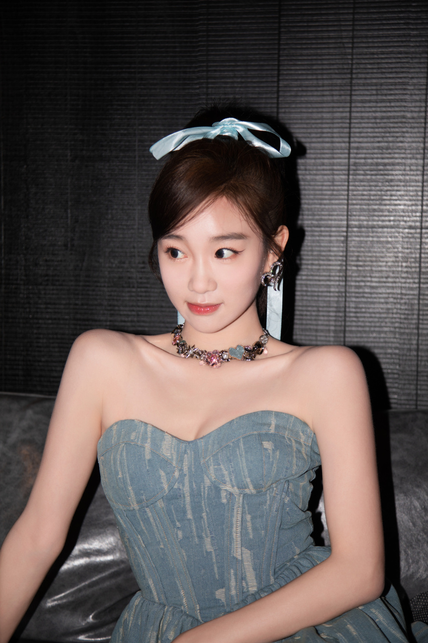 李子璇#熠熠生辉欢喜大赏# @李子璇 《why oh why》舞台,今晚8点欢乐