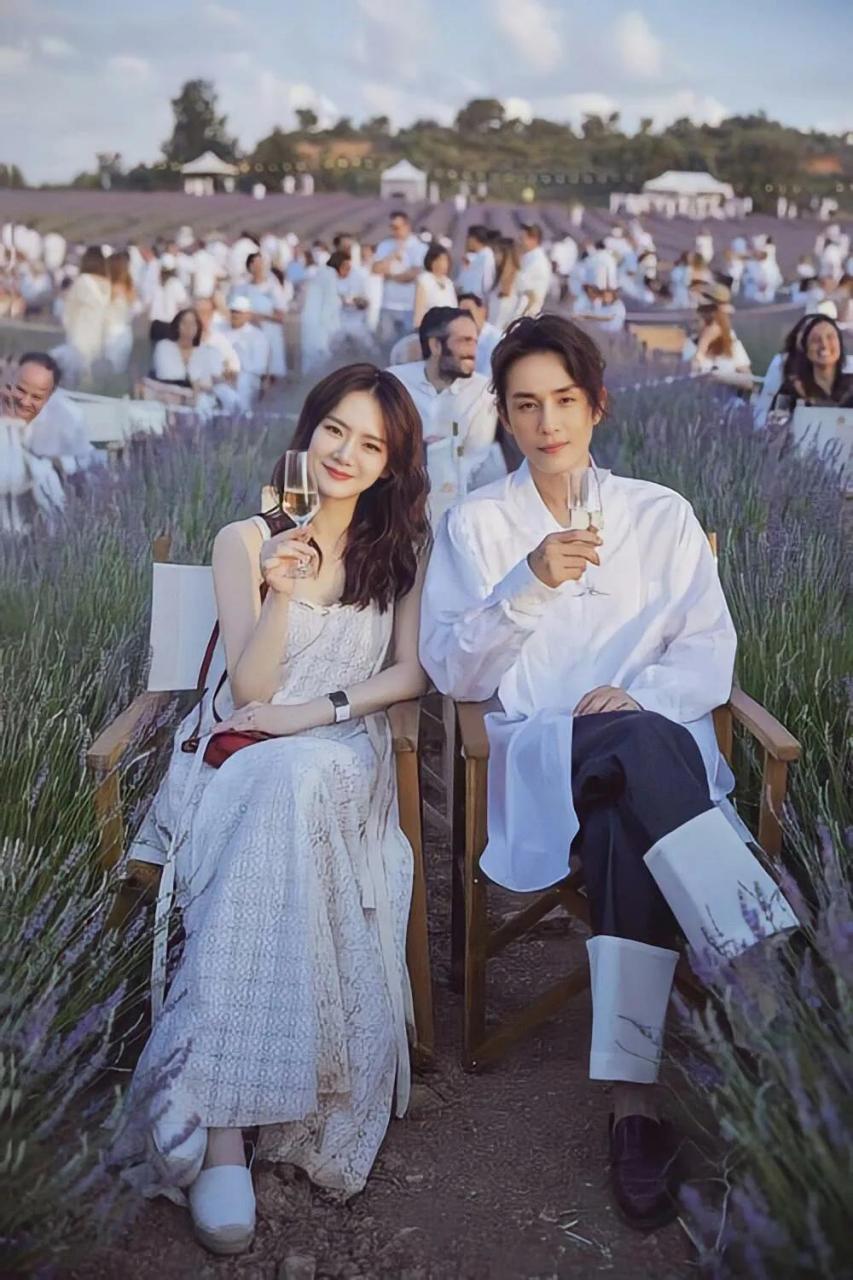 刷到了戚薇和李承铉在《战至巅峰》的路透,真的太期待节目的播出了!