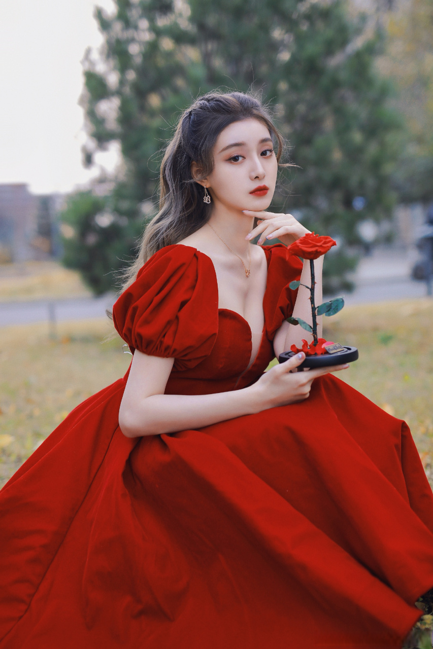 龙韬娱乐旗下女艺人 徐艺洋,石玺彤,钟雅婷,张雅倩,吕雪