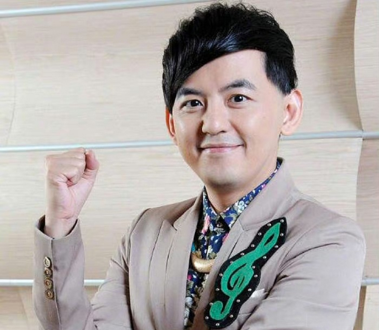 原来黄子佼一直都是戴假发的啊