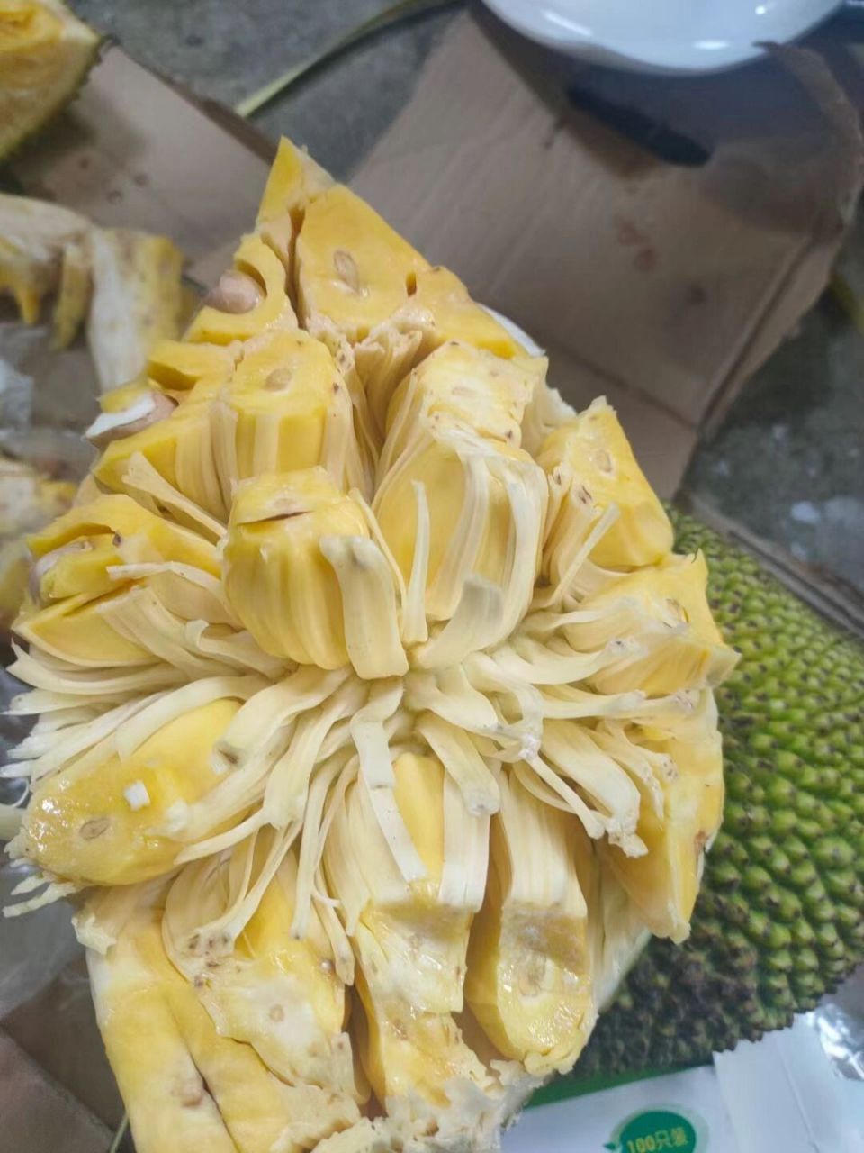 海南菠萝蜜干湿包区别 去了海南才知道海南菠萝蜜是有两个品种的:干包