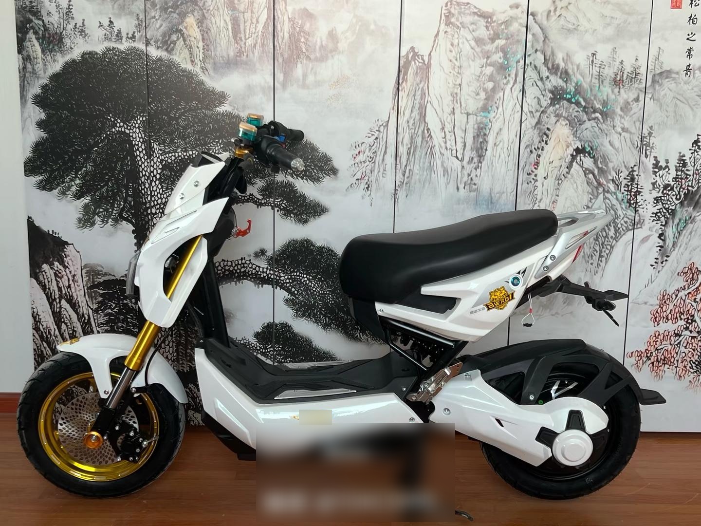 新款战警电动车