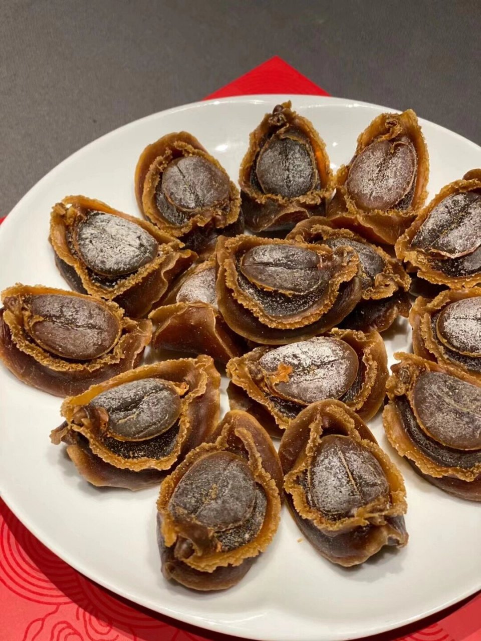 鲍鱼做法来了(一) 干鲍被誉为海中的黄金,是非常名贵的食材,干鲍鱼是