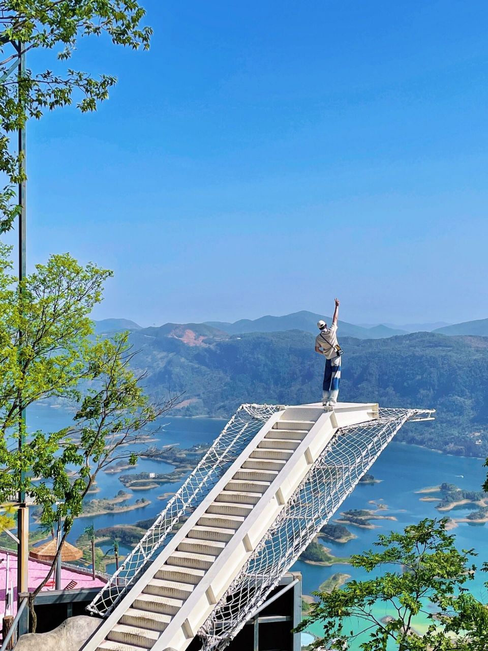 又在开始头疼去哪里玩 特别是距离很远,价格还高 黄石天空之城景区真