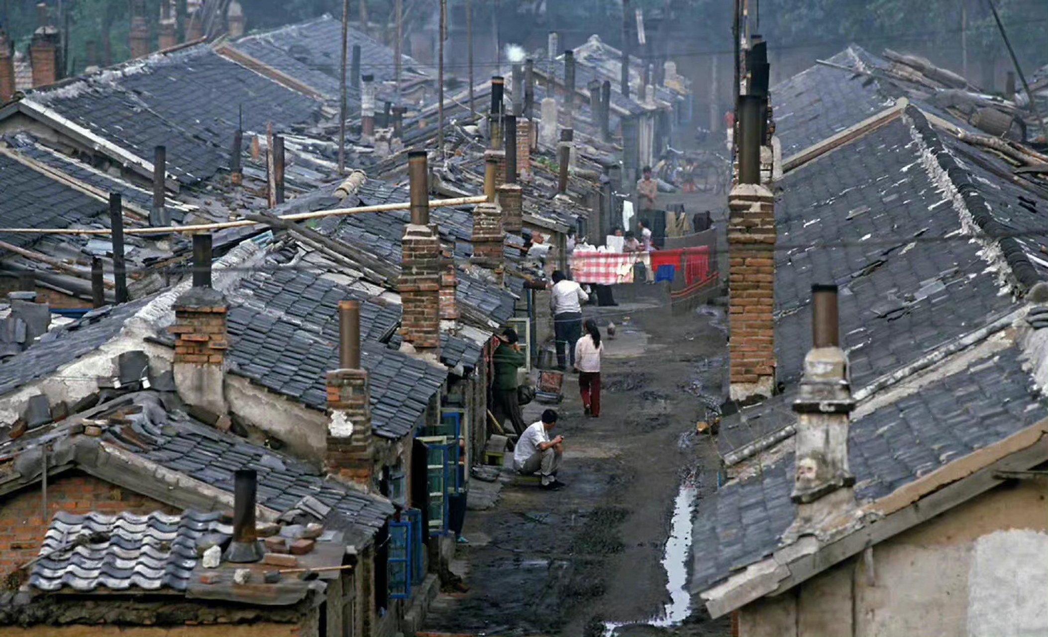 1985年,辽宁抚顺 矿区棚户#老照片# #辽宁# #抚顺# #80年代# #童年