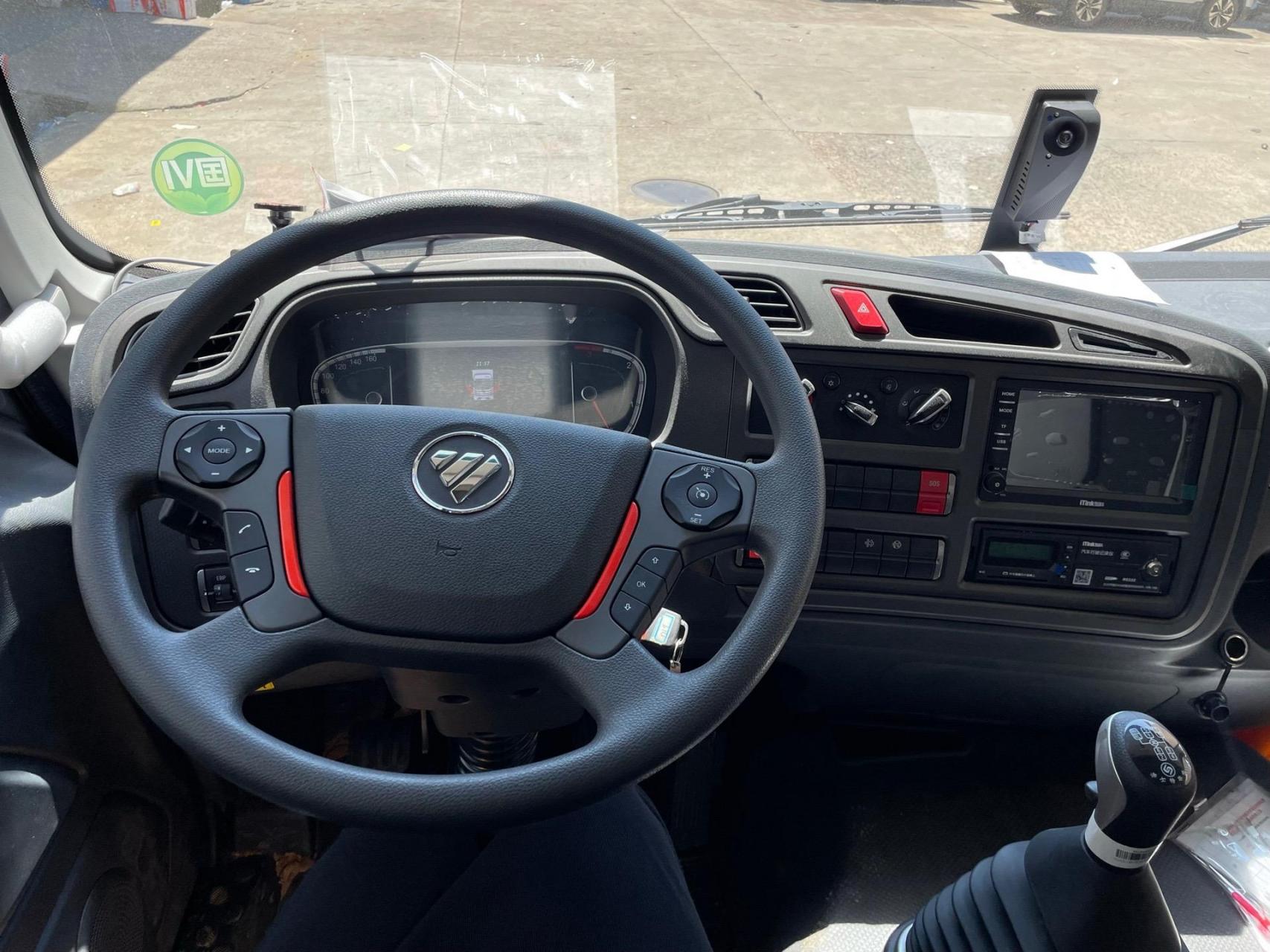 7米8小三轴冷藏车福田欧曼行星.