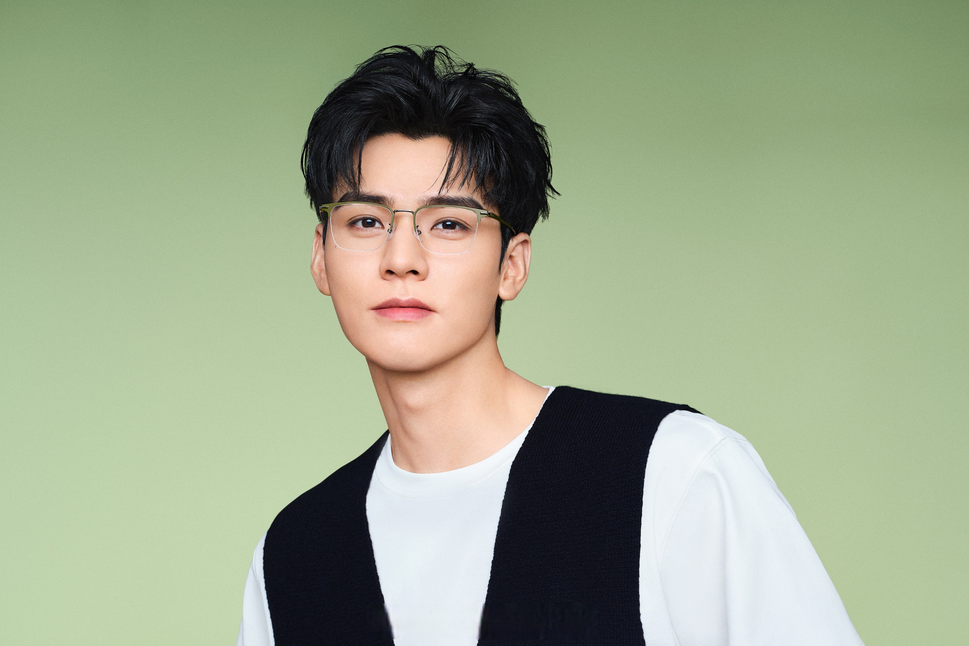 请龚俊把眼镜焊脸上# 从大概6年前的元澈那会儿就看好他,属实是被他