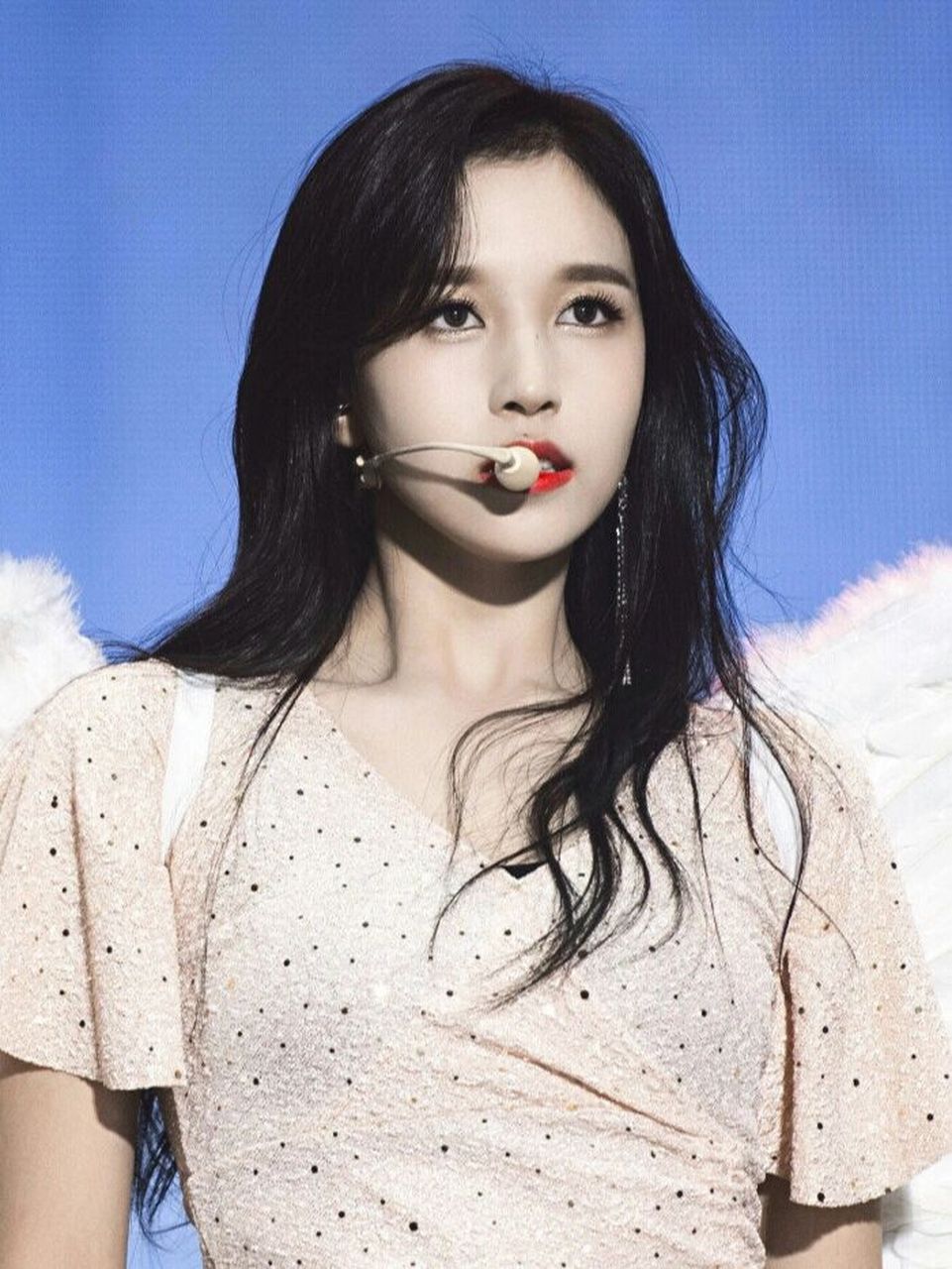 「94投稿名井南」 名井南(mina),1997年3月24日出生于美国得克萨斯