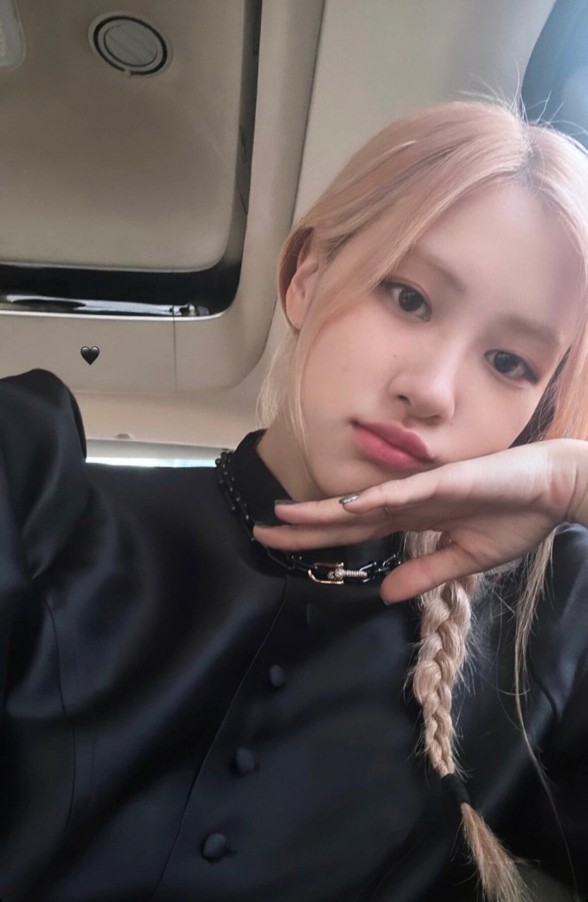 朴彩英高级感头像