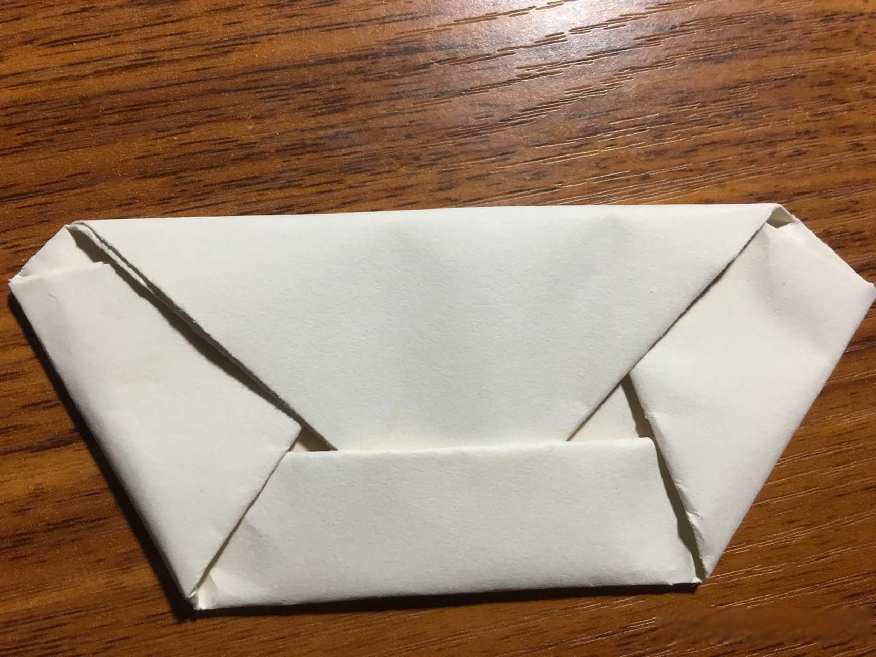 但我不记得我们那叫什么了,本来想叠纸船,结果叠了一个这个,小时候会