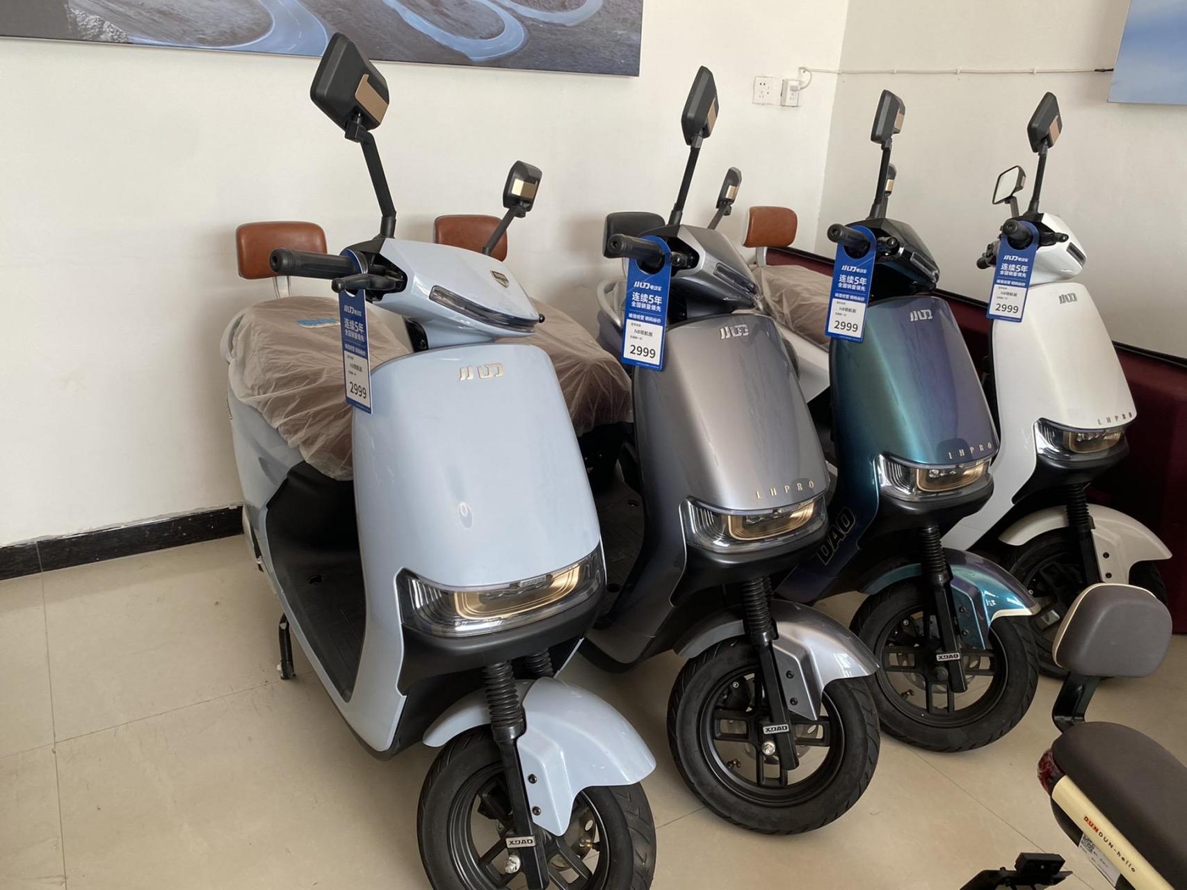 小刀电动车 小刀新款领航版n8,72浮大电瓶