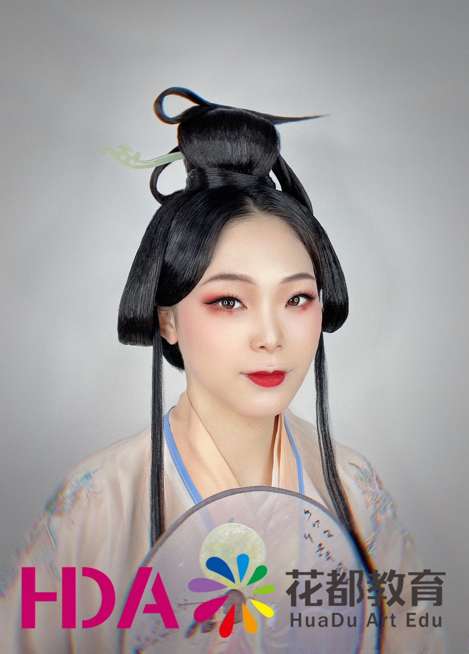 美妆#  今日课堂作品:魏晋南北朝时期妆容造型  #化妆##石家庄身笔侣