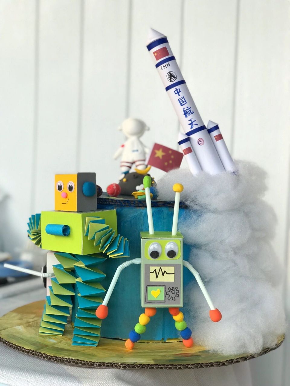 亲子手工|用纸盒,粘土做的航天主题帽子97 是为了参加学校的科技节