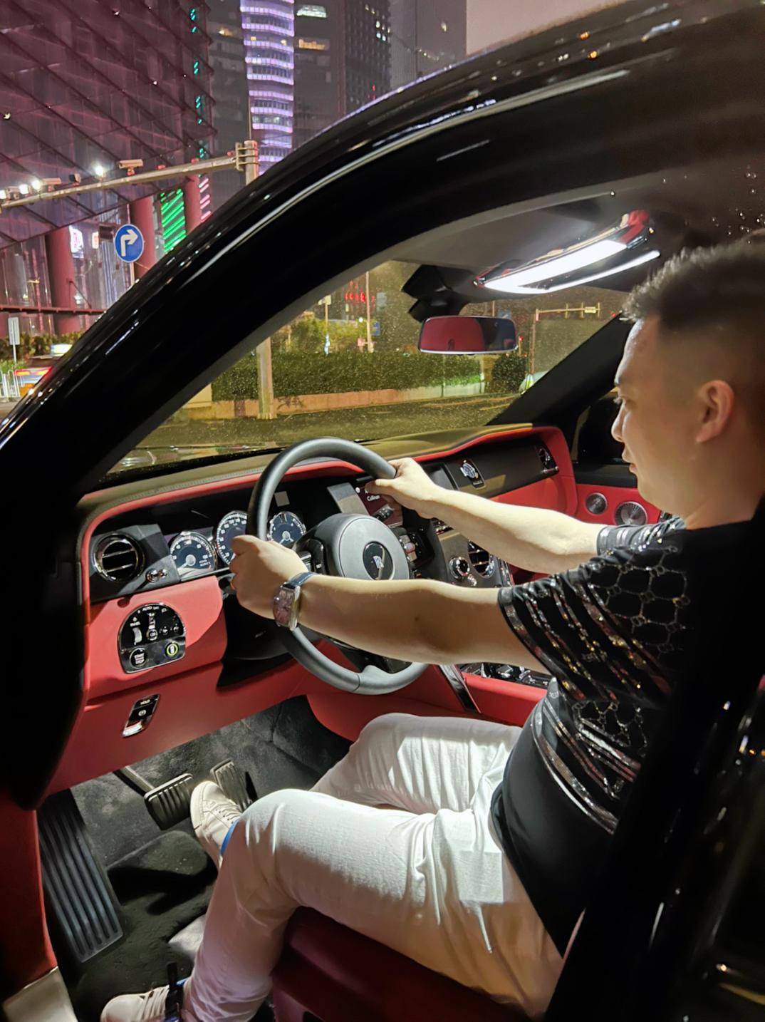 全天门第一台劳斯莱斯《库里南》黑武士,好兄弟杨胜