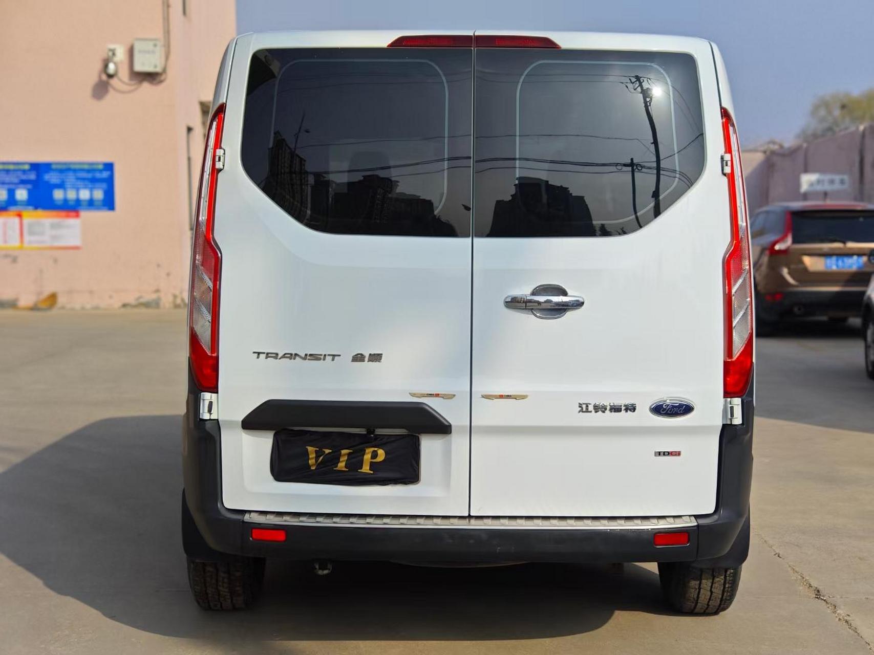 21年福特新全顺低顶长轴,可以下地库的长轴,柴油六座,个人一手实表