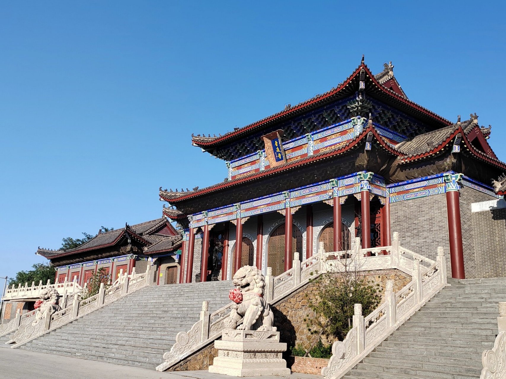 葫芦岛普度寺 从葫芦岛往锦州走的时候看到了一个寺庙,就停下来溜达