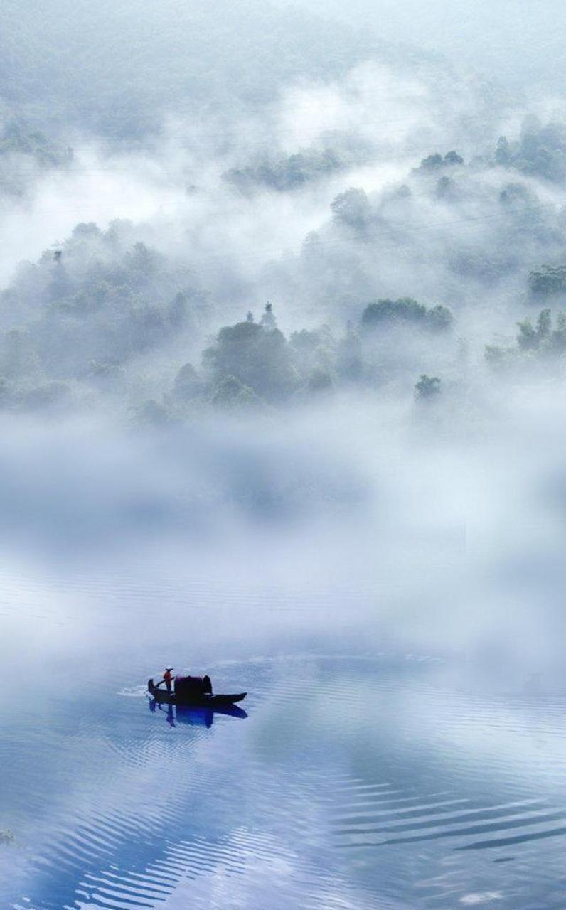 苏轼见江上一叶小舟,吟出一句千古名句,900多年来鲜有人能出其右.