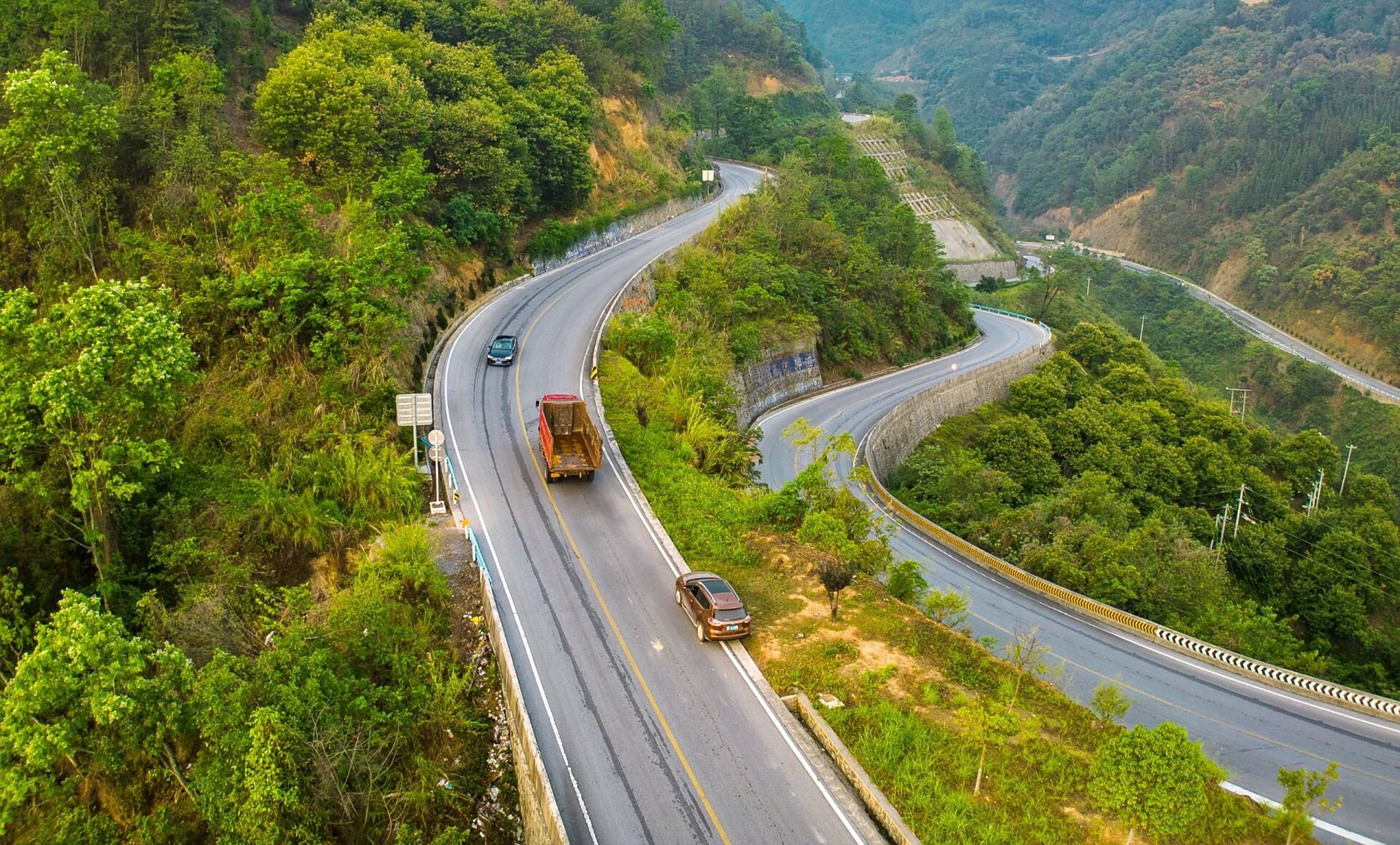 贵州望谟:山路弯弯 贵州省黔西南布依族苗族自治州望谟县平洞街道坝康